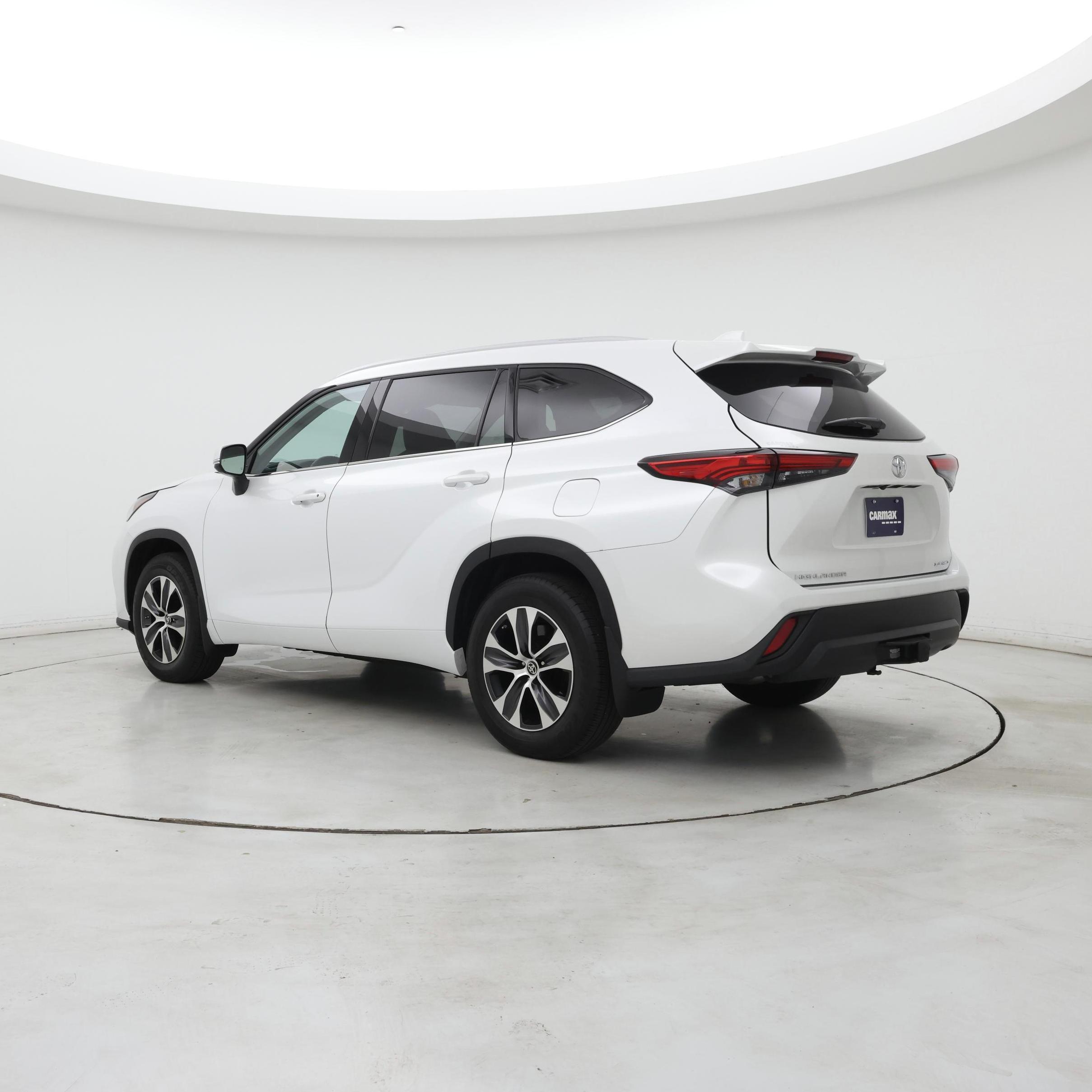 Thumbnail: 2022 Toyota Highlander - 2
