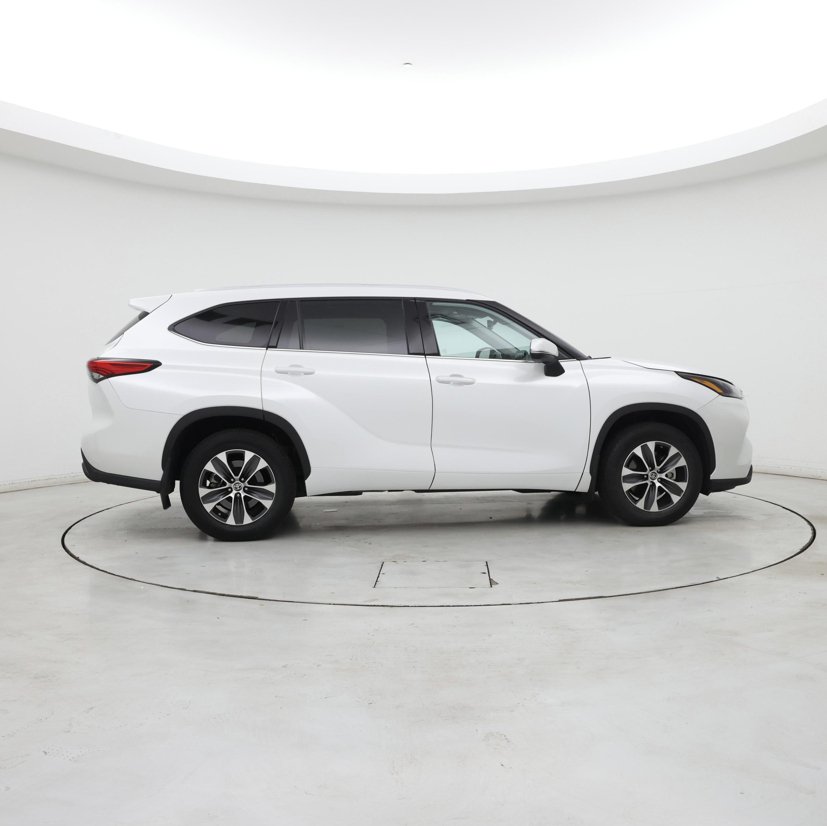 Thumbnail: 2022 Toyota Highlander - 7