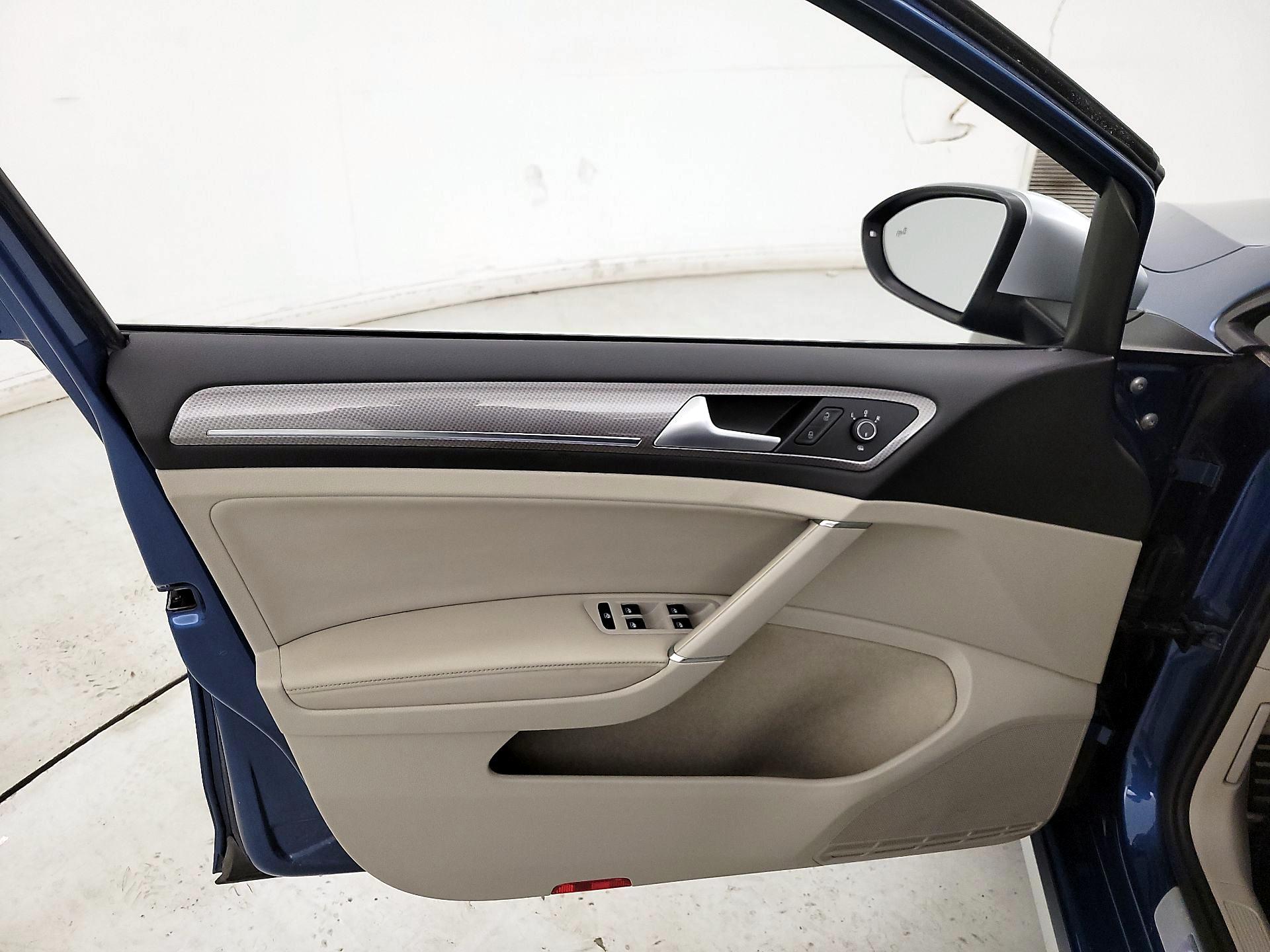 Thumbnail: 2019 Volkswagen Golf - 12