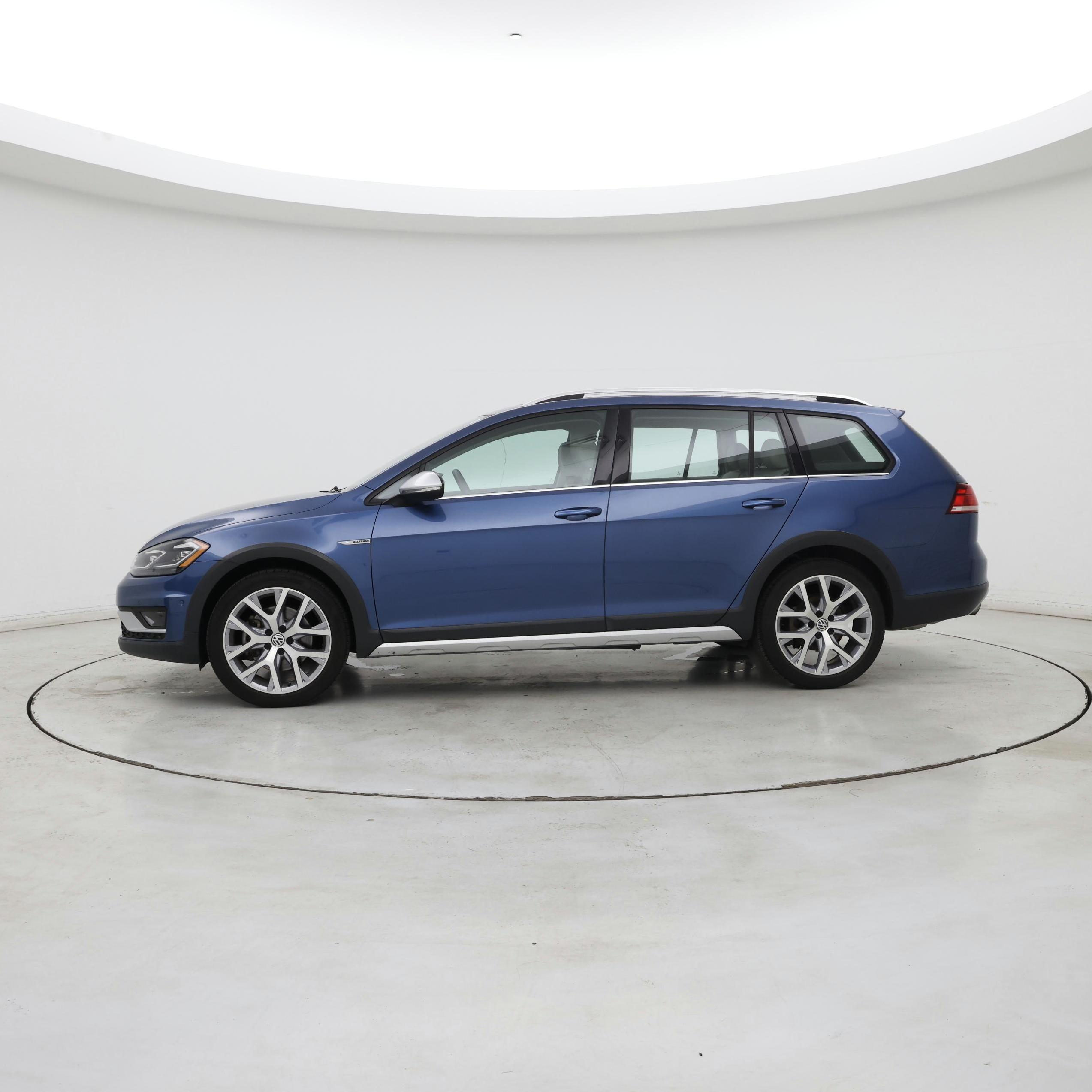 Thumbnail: 2019 Volkswagen Golf - 3