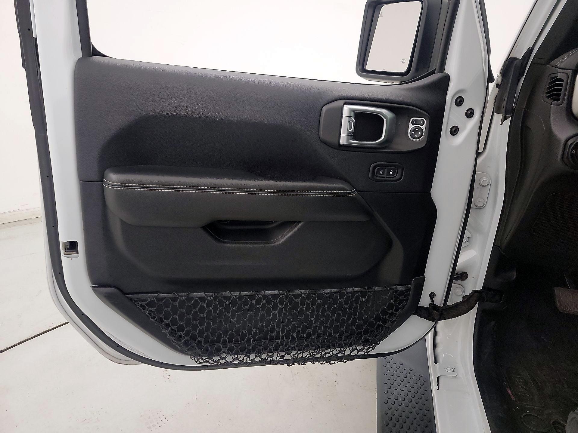 Thumbnail: 2019 Jeep Wrangler - 12