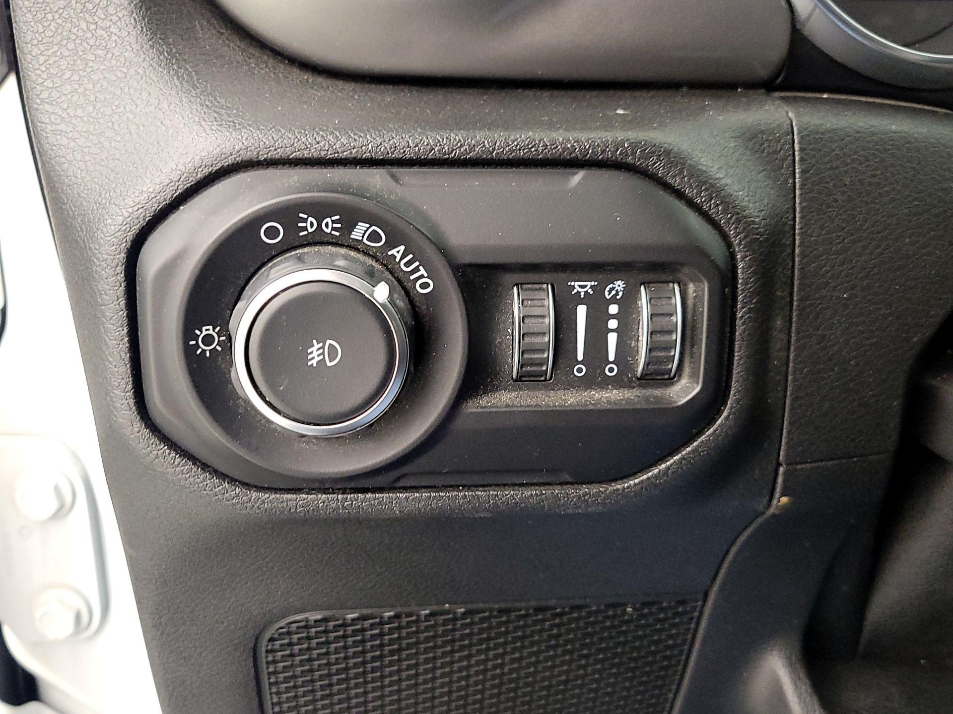 Thumbnail: 2019 Jeep Wrangler - 13