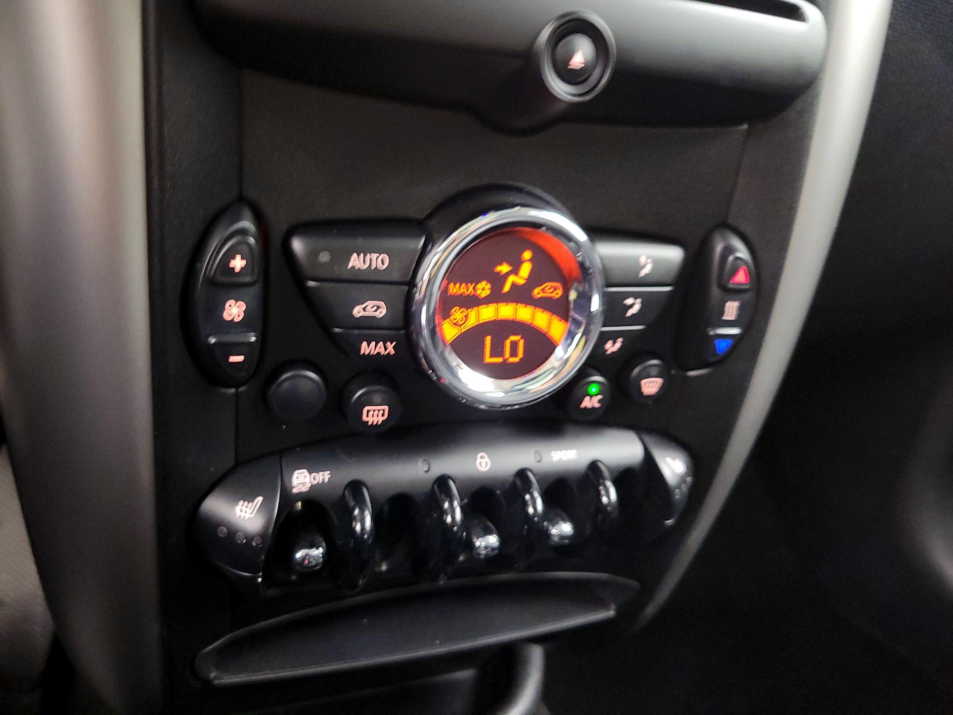 Thumbnail: 2014 MINI Cooper Countryman - 14