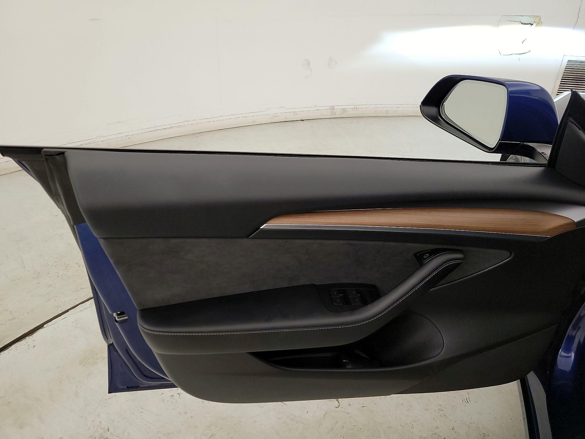 Thumbnail: 2022 Tesla Model 3 - 12