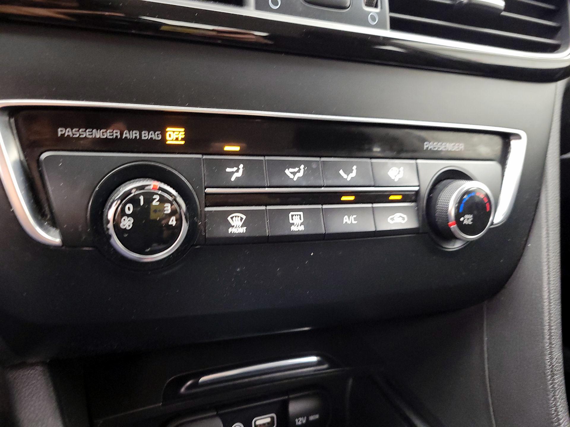 Thumbnail: 2016 Kia Optima - 16