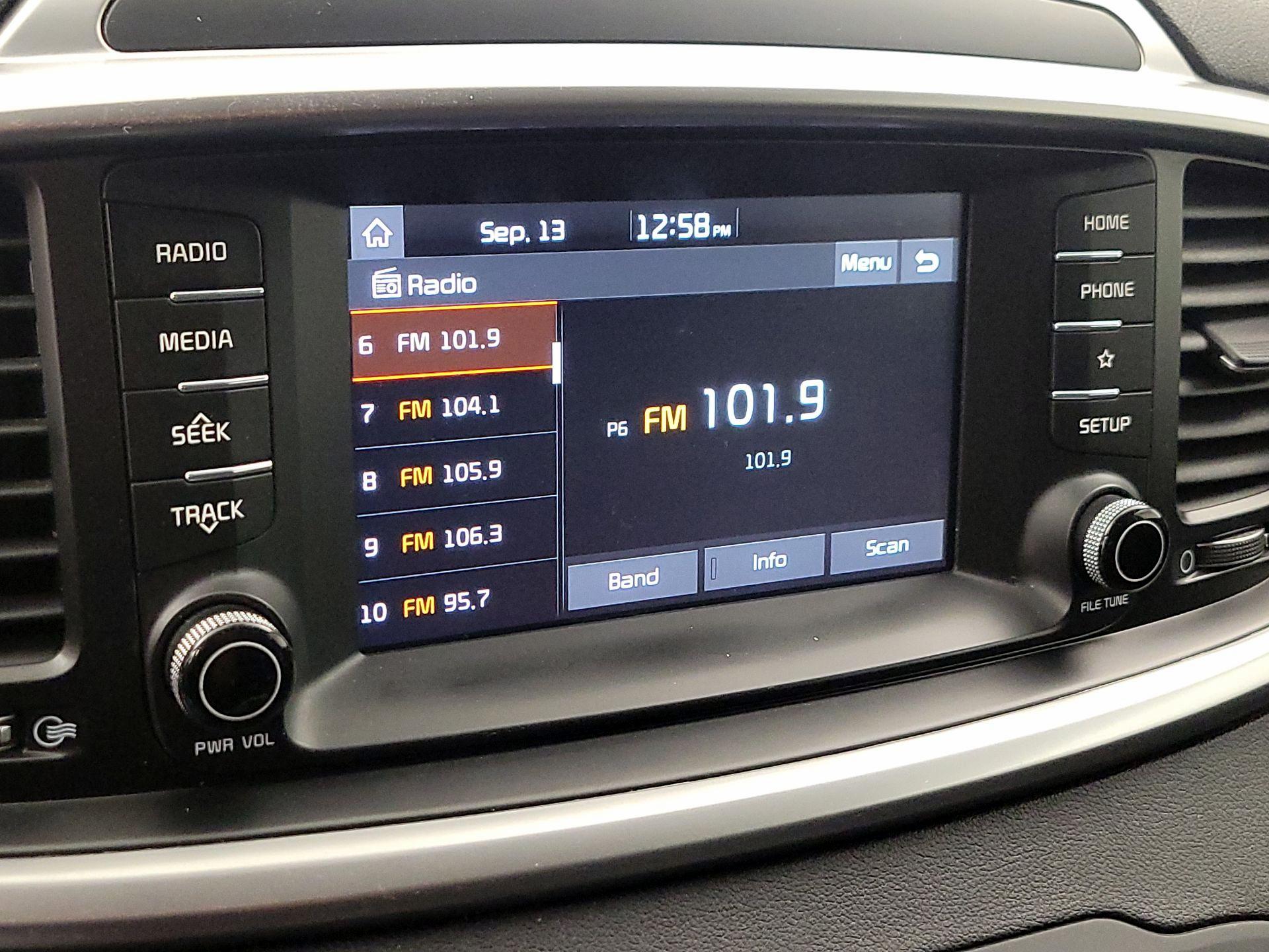 Thumbnail: 2019 Kia Sorento - 15