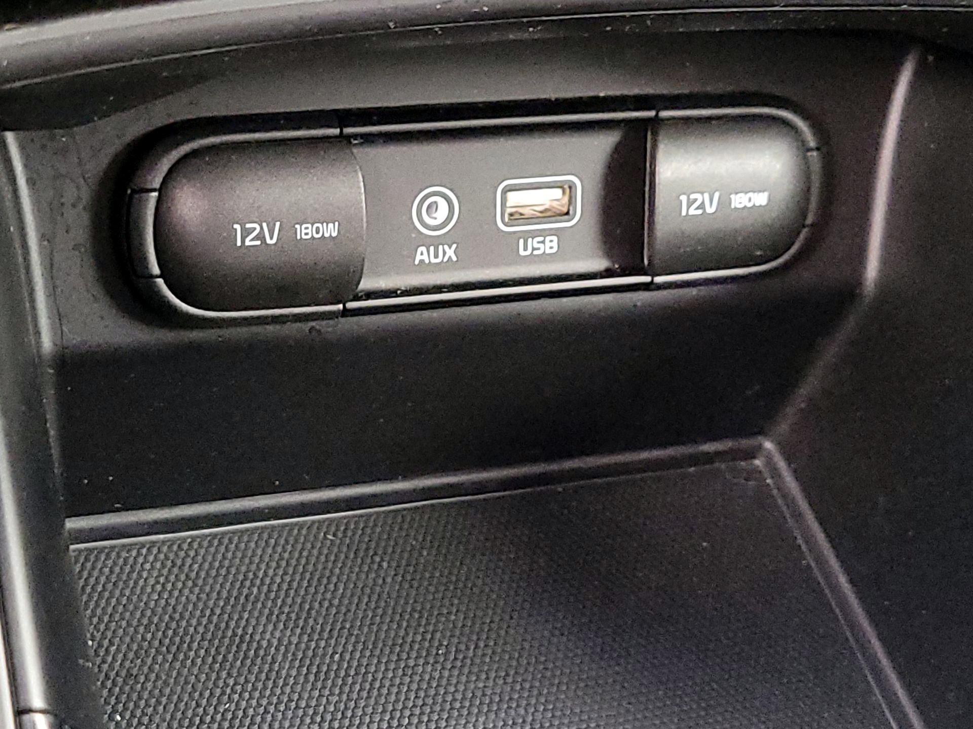 Thumbnail: 2019 Kia Sorento - 18