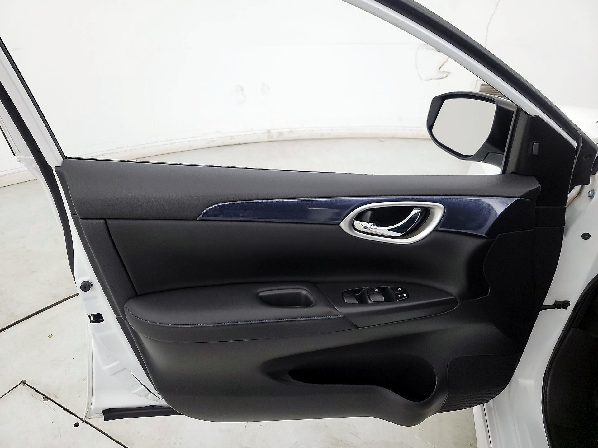 Thumbnail: 2017 Nissan Sentra - 12