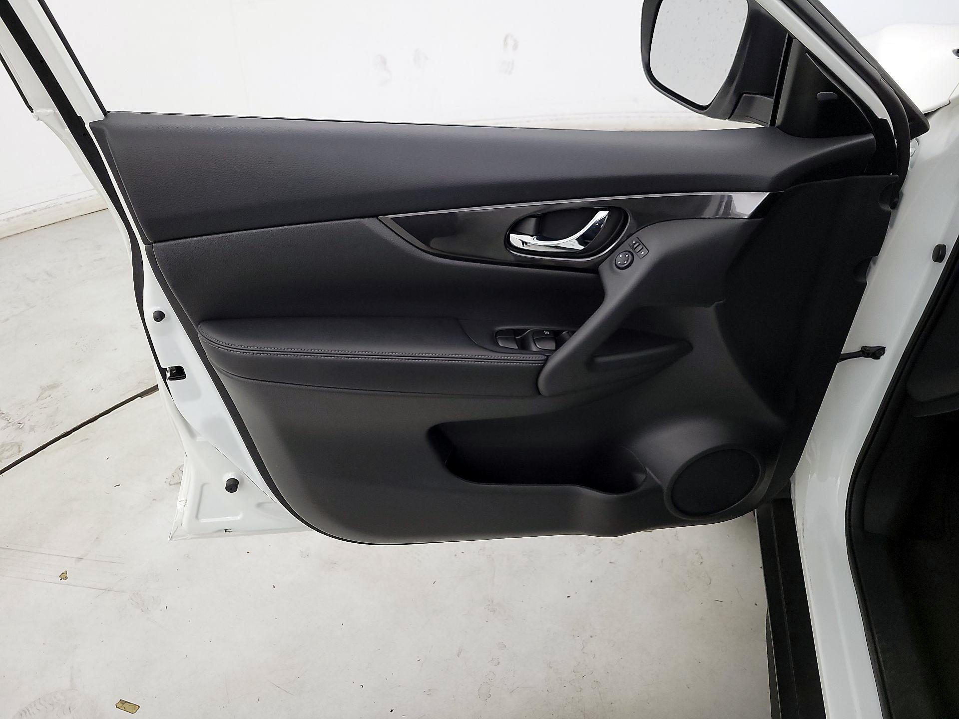Thumbnail: 2018 Nissan Rogue - 12