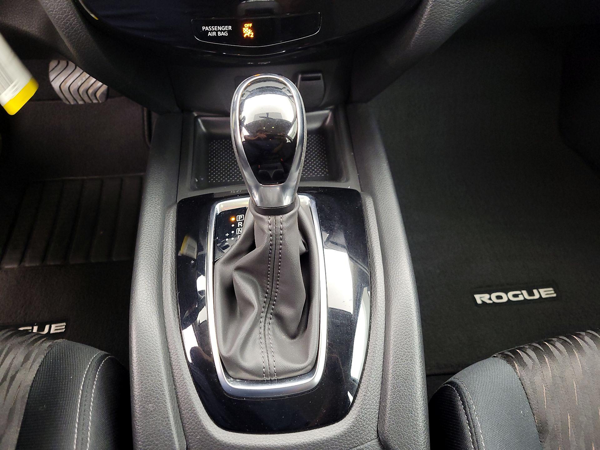 Thumbnail: 2018 Nissan Rogue - 17