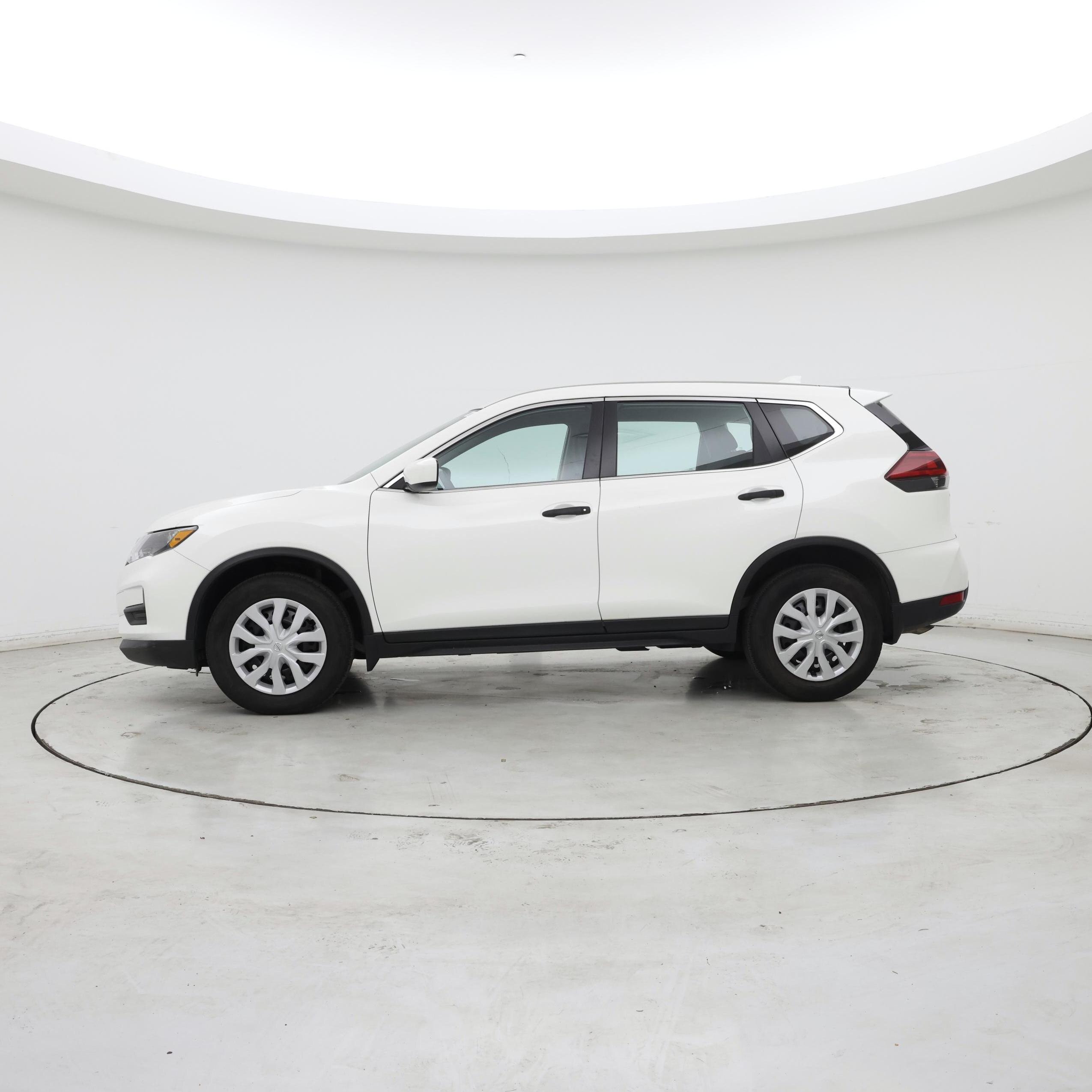 Thumbnail: 2018 Nissan Rogue - 3