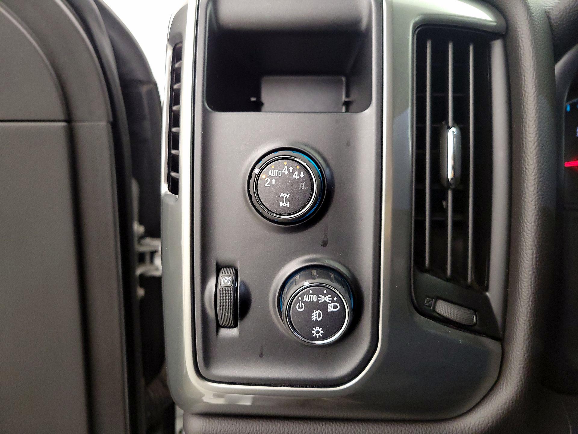 Thumbnail: 2018 Chevrolet Silverado 1500 - 13