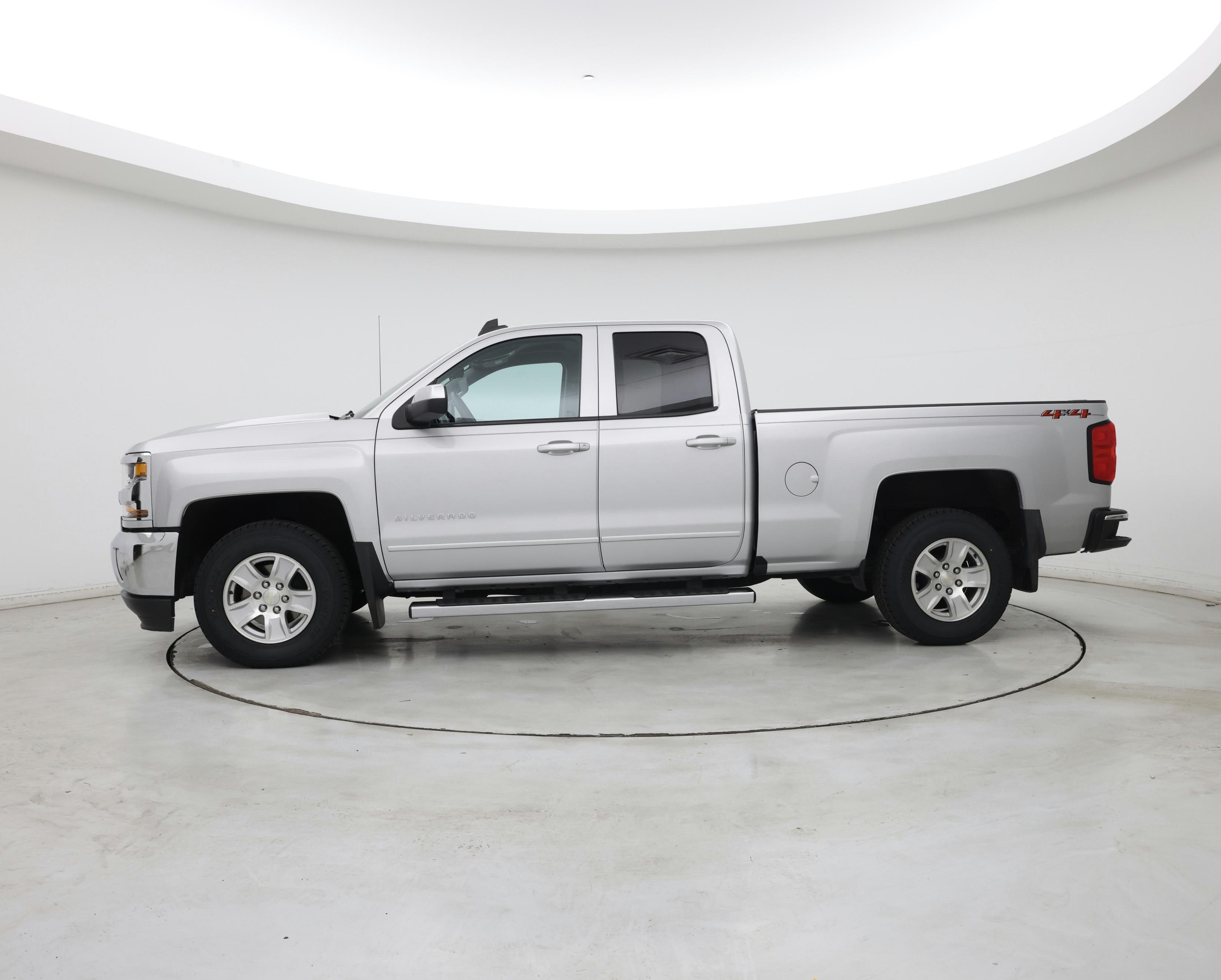 Thumbnail: 2018 Chevrolet Silverado 1500 - 3