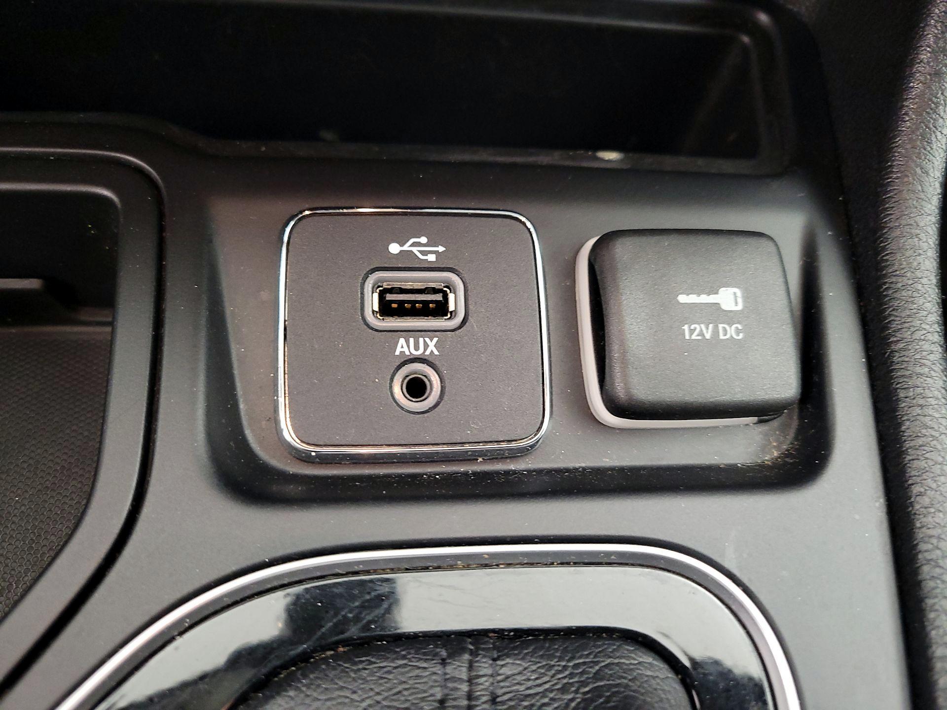 Thumbnail: 2019 Jeep Cherokee - 18