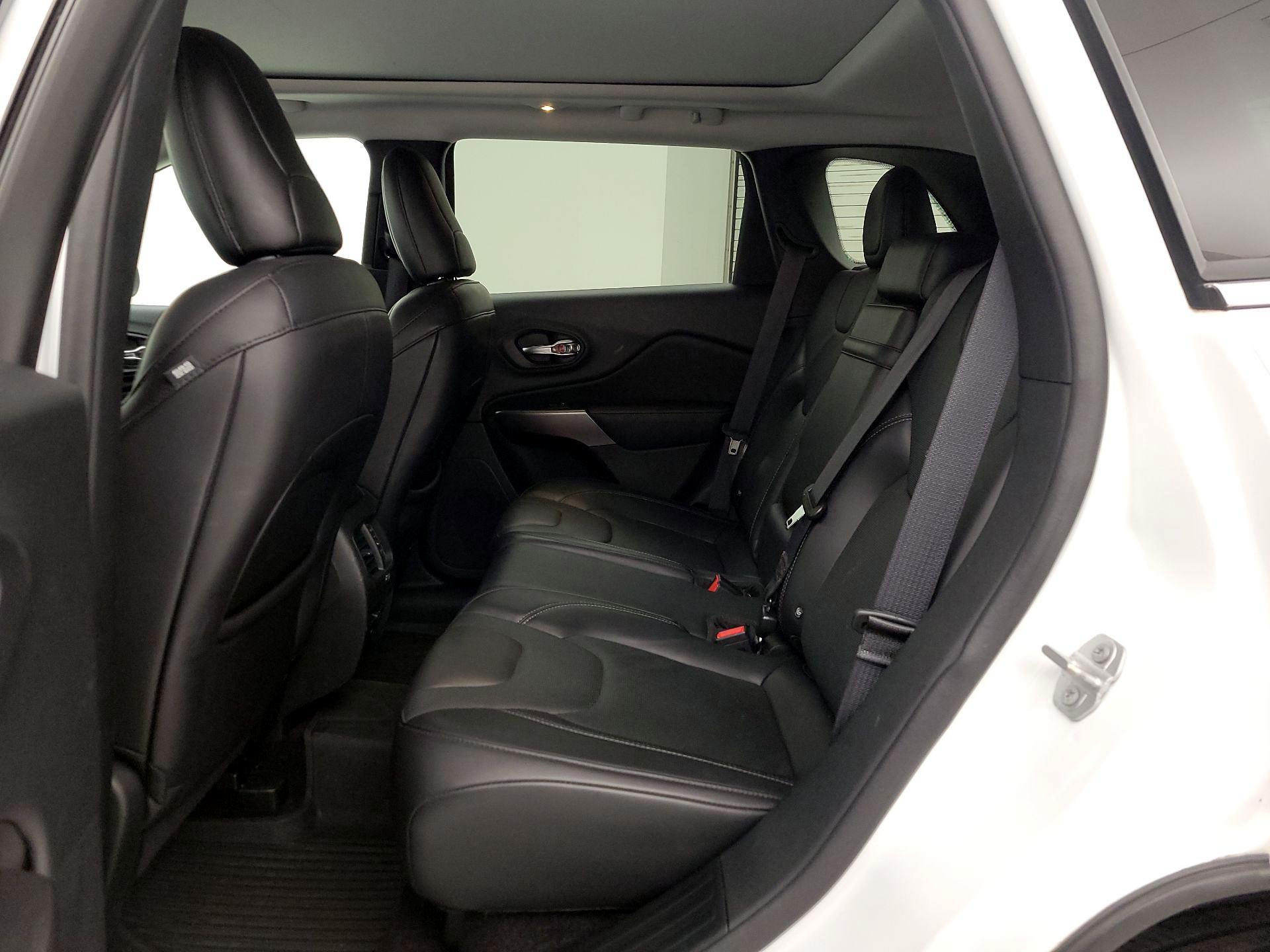 Thumbnail: 2019 Jeep Cherokee - 20