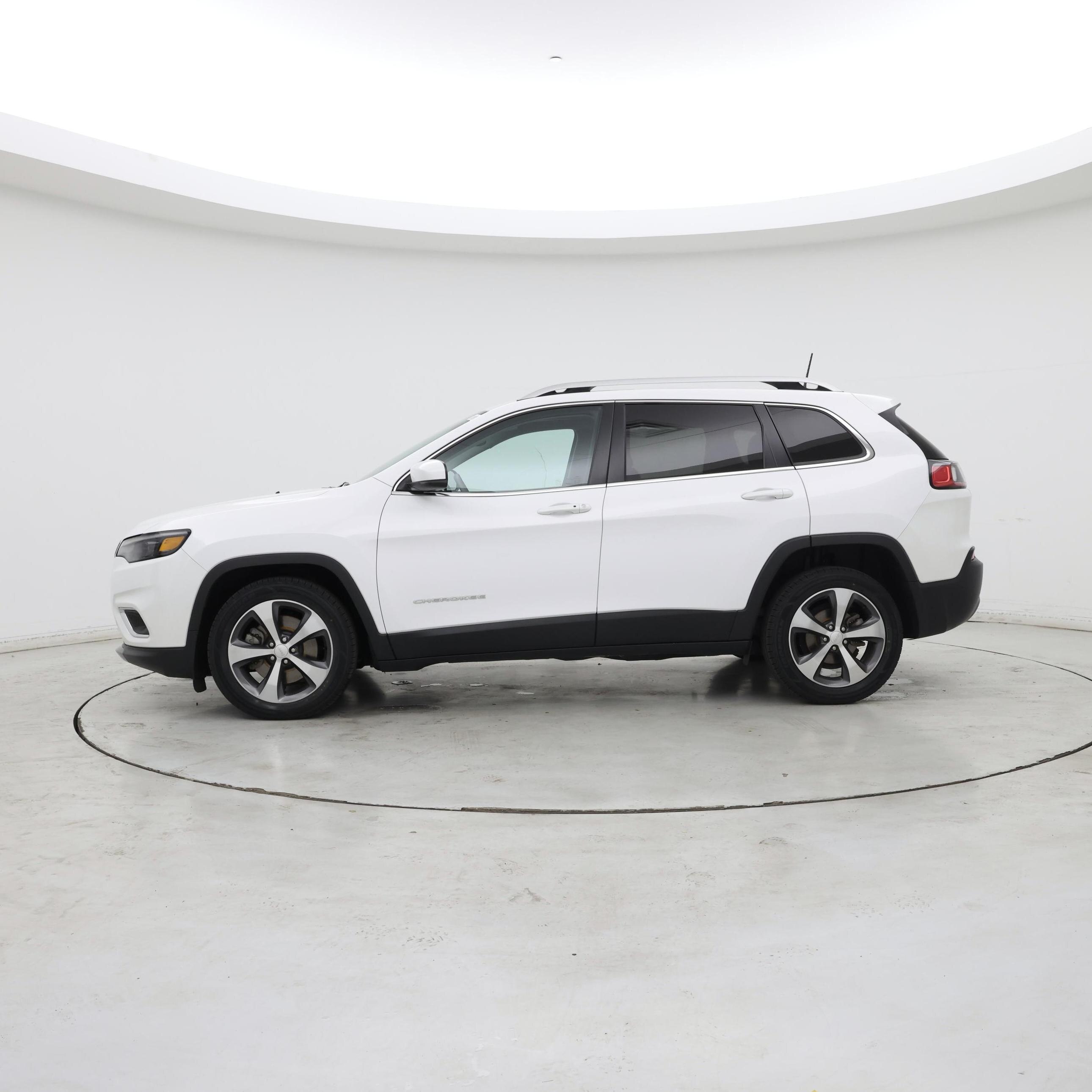 Thumbnail: 2019 Jeep Cherokee - 3