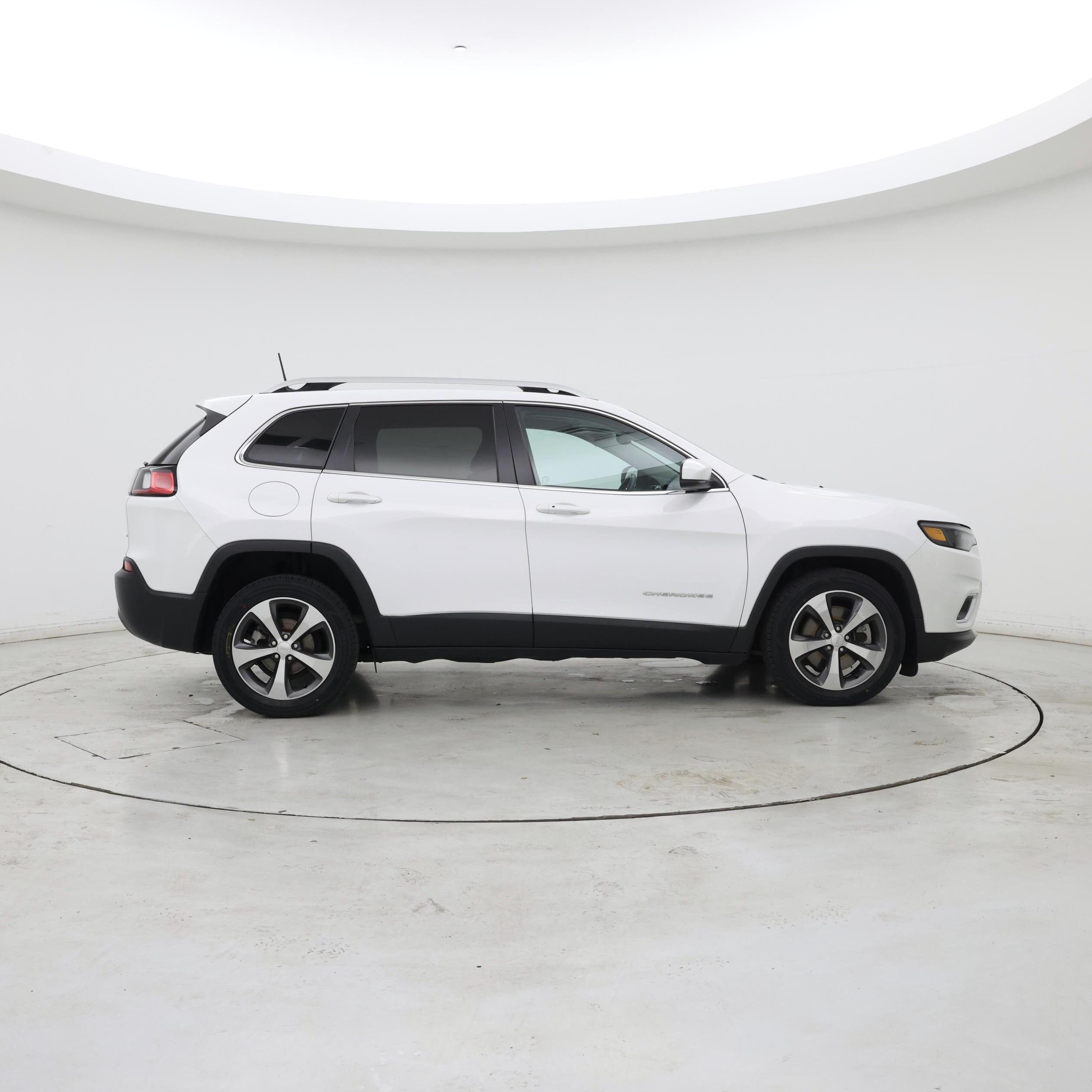 Thumbnail: 2019 Jeep Cherokee - 7