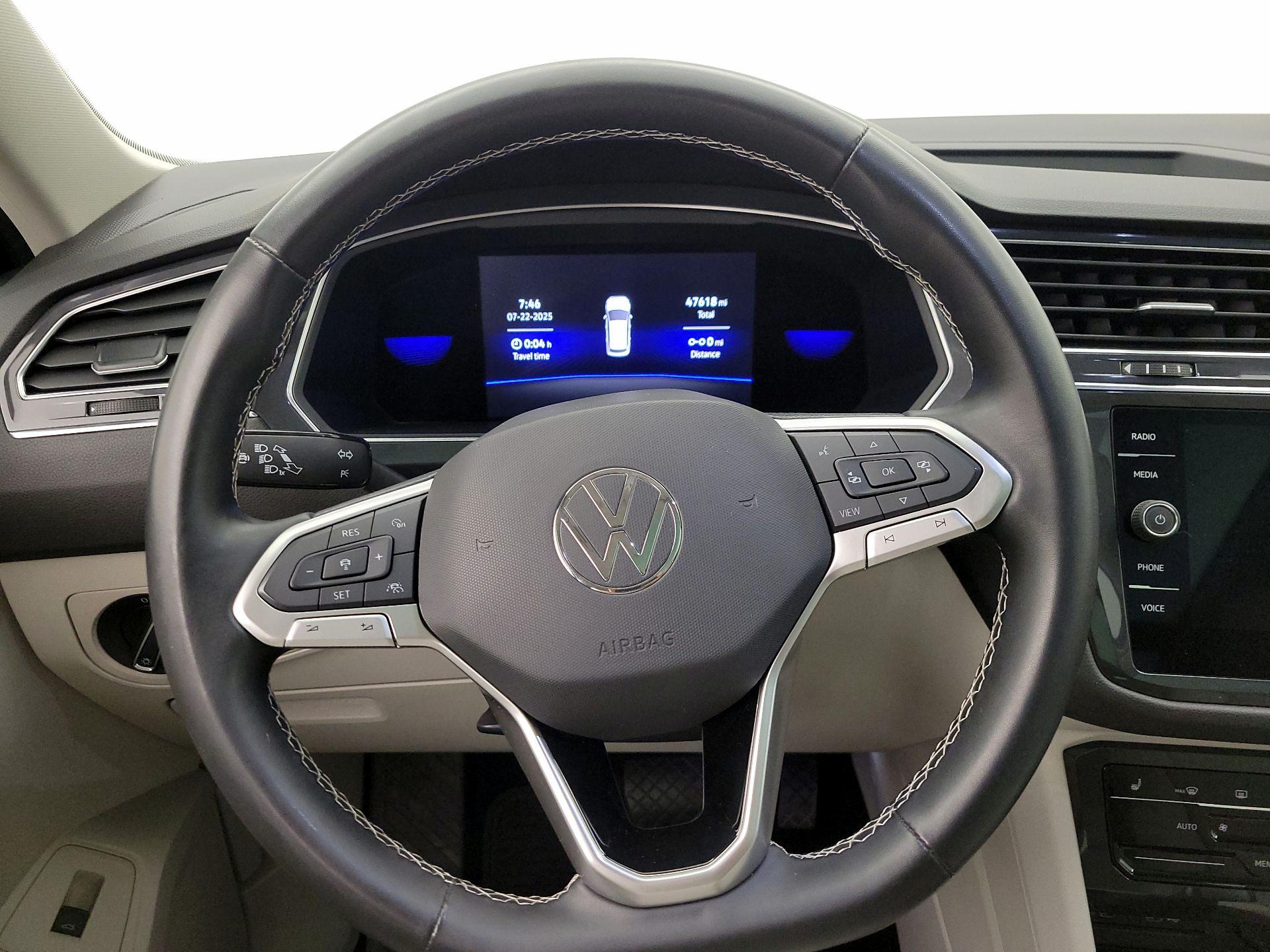Thumbnail: 2022 Volkswagen Tiguan - 10