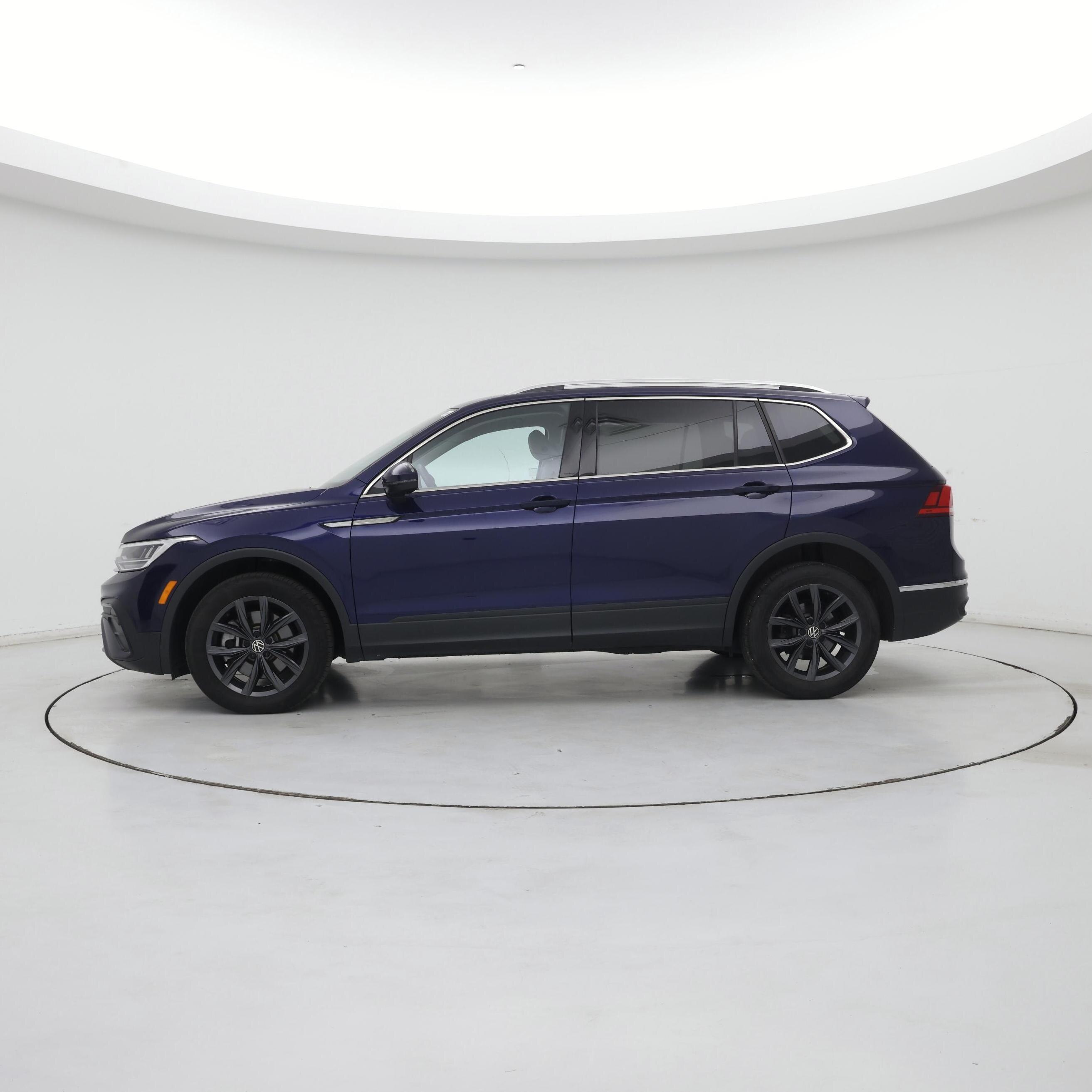 Thumbnail: 2022 Volkswagen Tiguan - 3