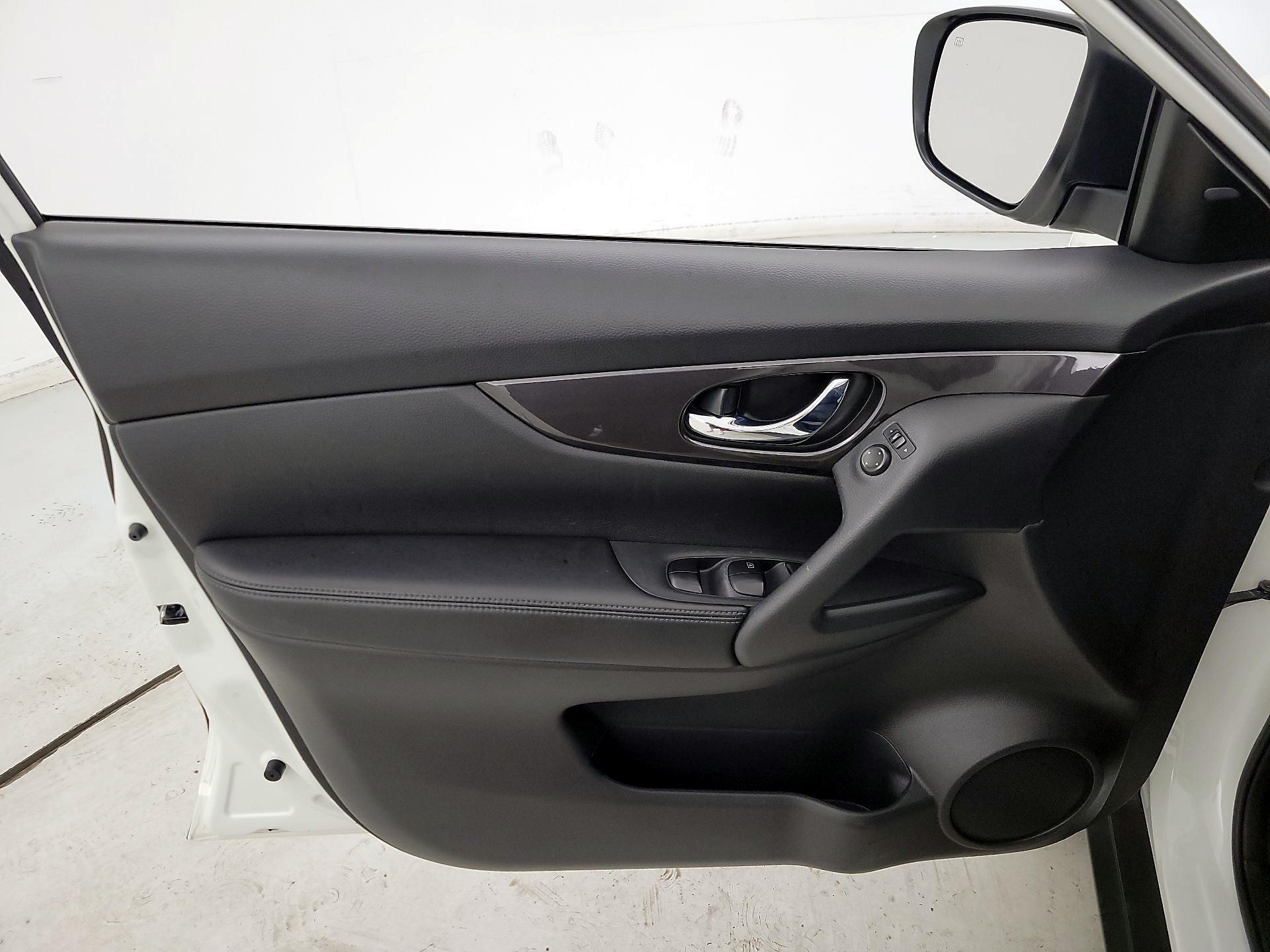 Thumbnail: 2019 Nissan Rogue - 12