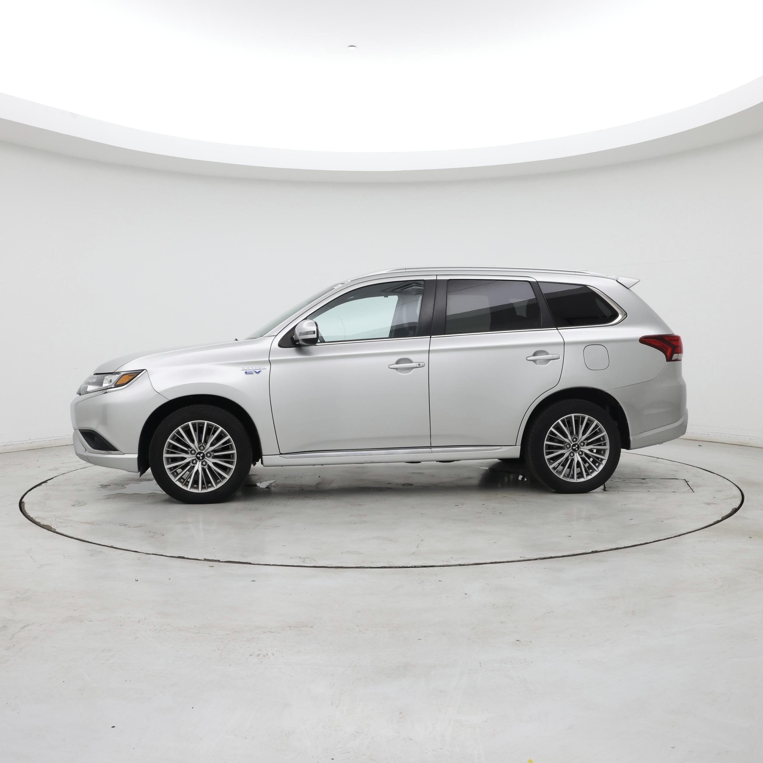 Thumbnail: 2022 Mitsubishi Outlander - 3