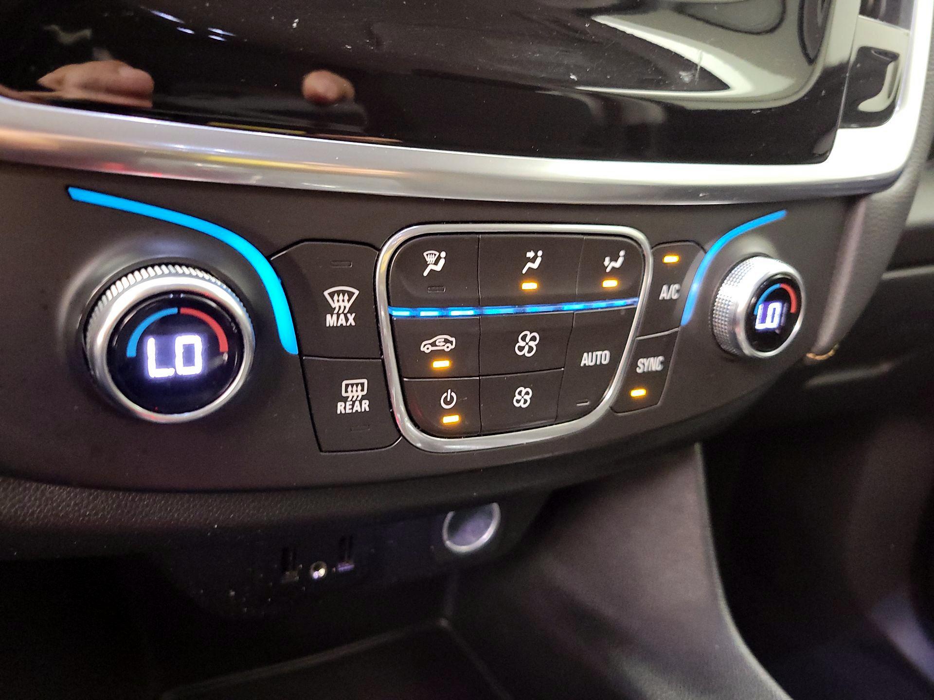 Thumbnail: 2019 Chevrolet Traverse - 16