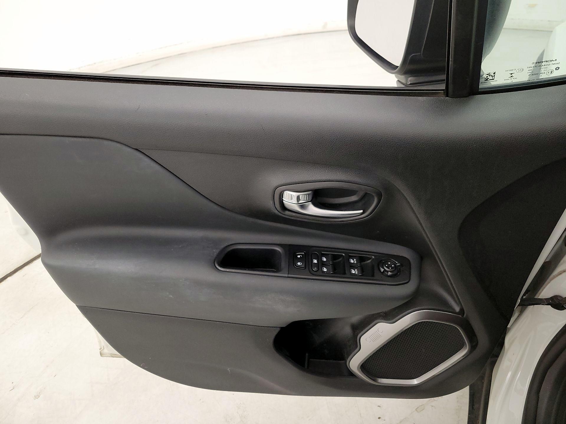 Thumbnail: 2022 Jeep Renegade - 12