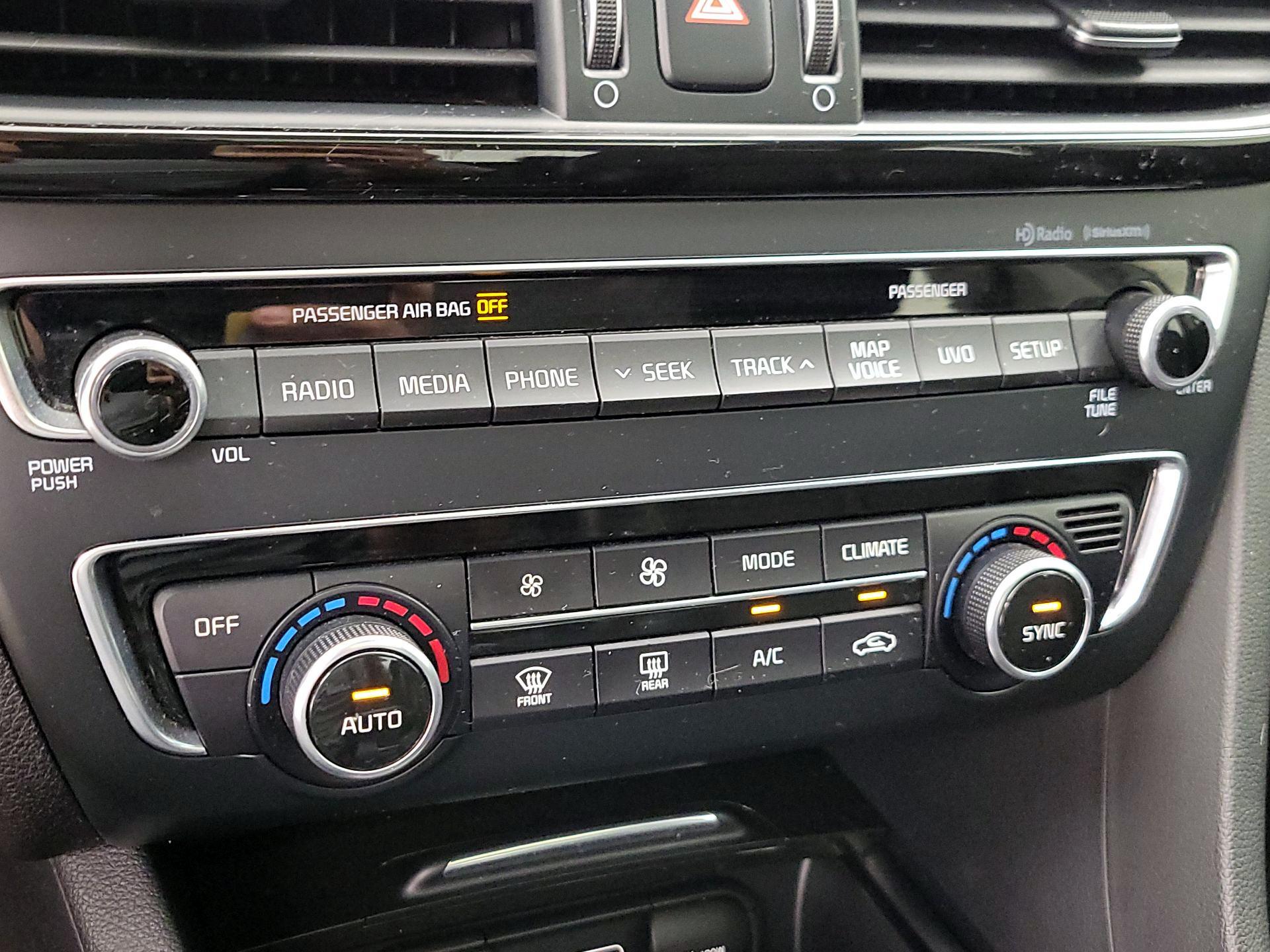 Thumbnail: 2016 Kia Optima - 16