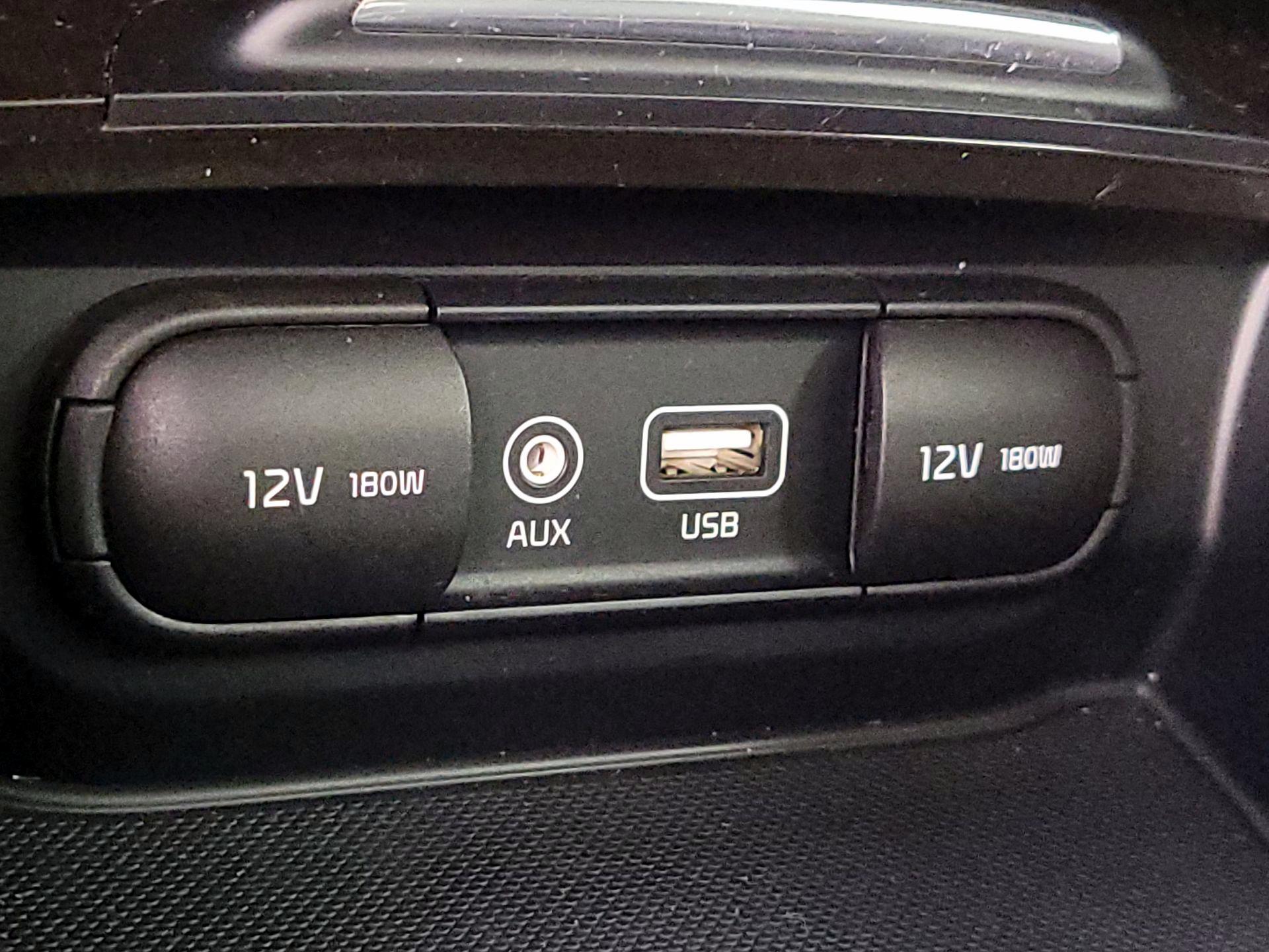Thumbnail: 2016 Kia Optima - 18