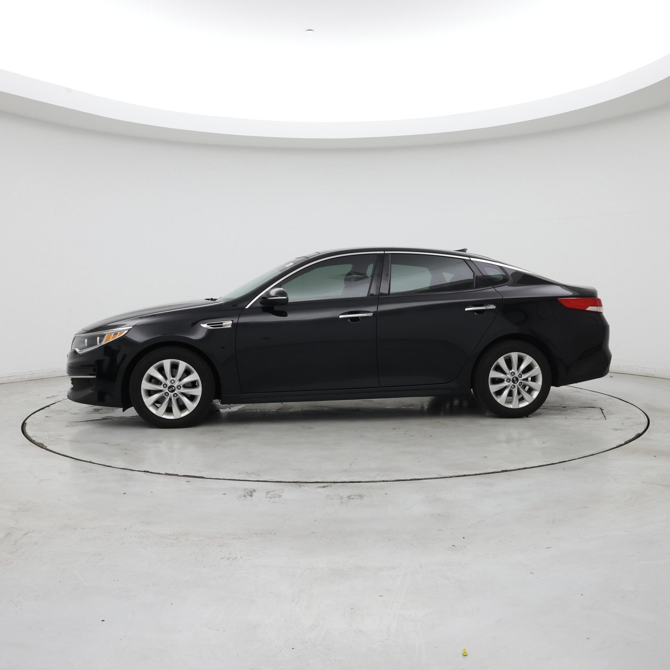 Thumbnail: 2016 Kia Optima - 3