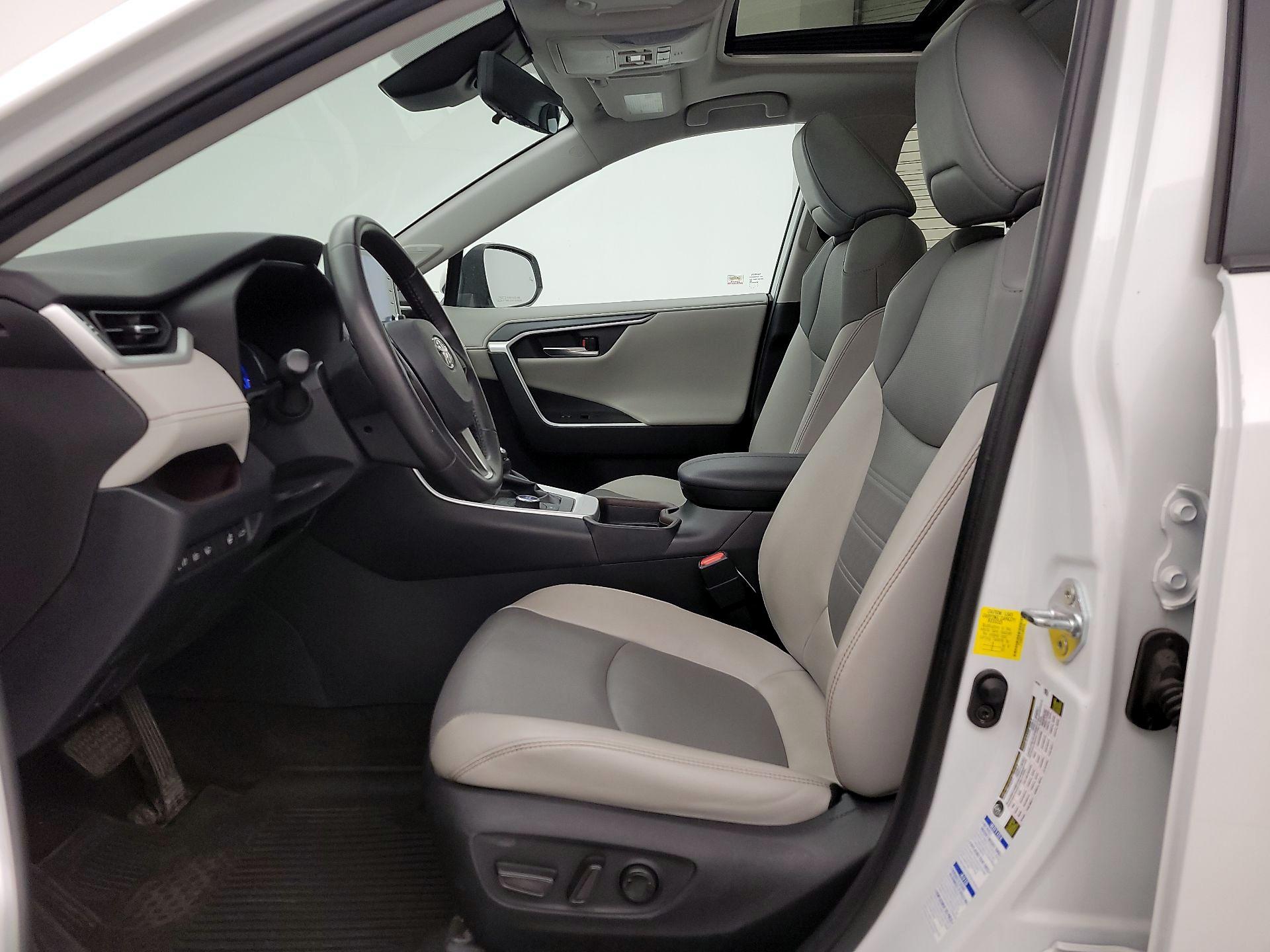 Thumbnail: 2020 Toyota RAV4 - 11