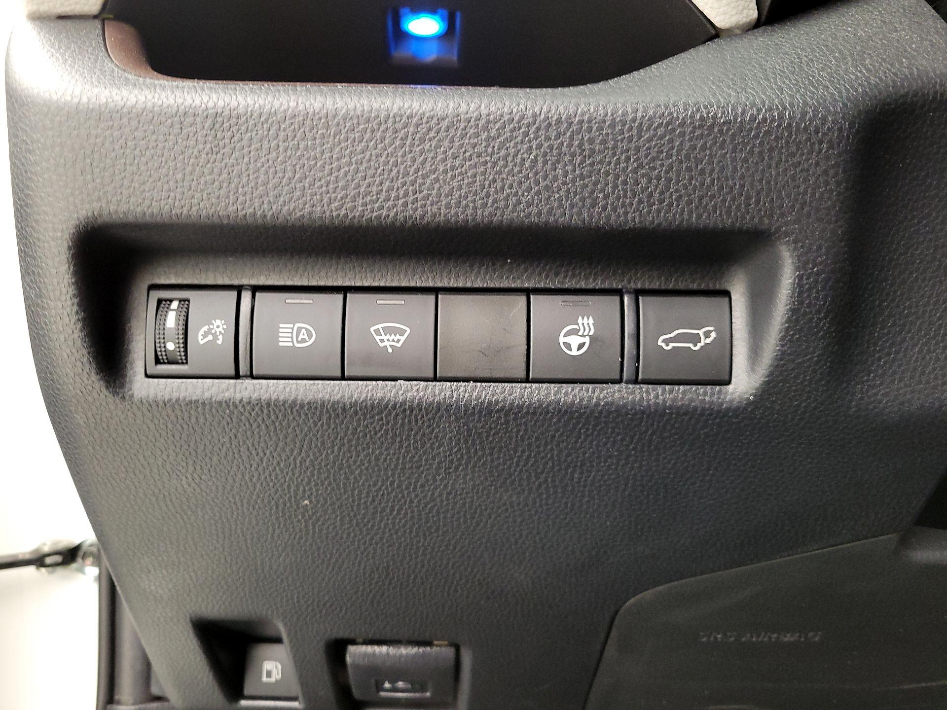 Thumbnail: 2020 Toyota RAV4 - 13