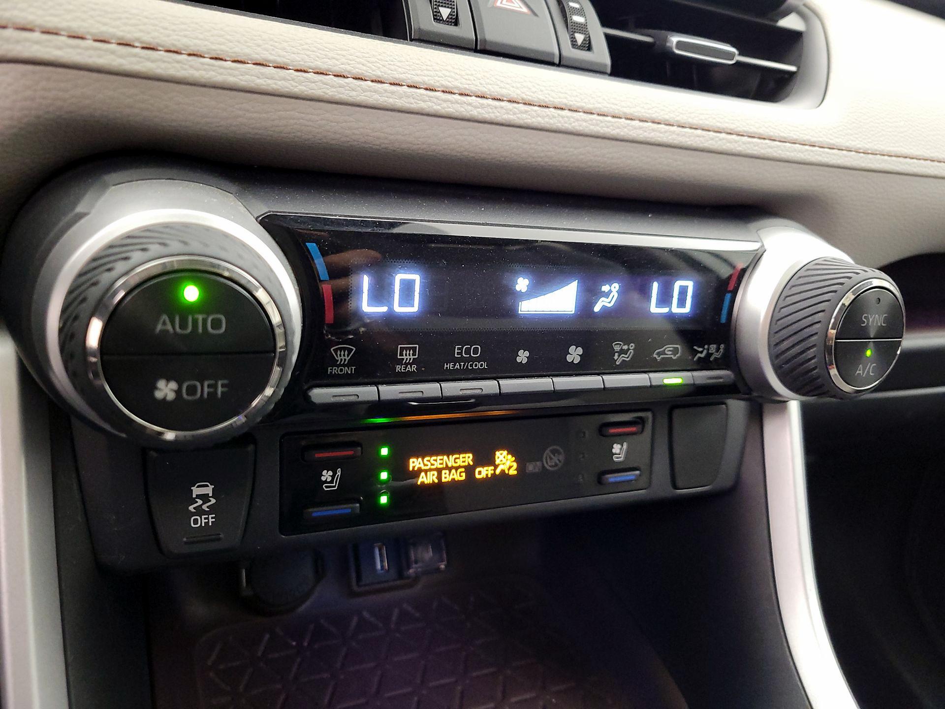 Thumbnail: 2020 Toyota RAV4 - 17