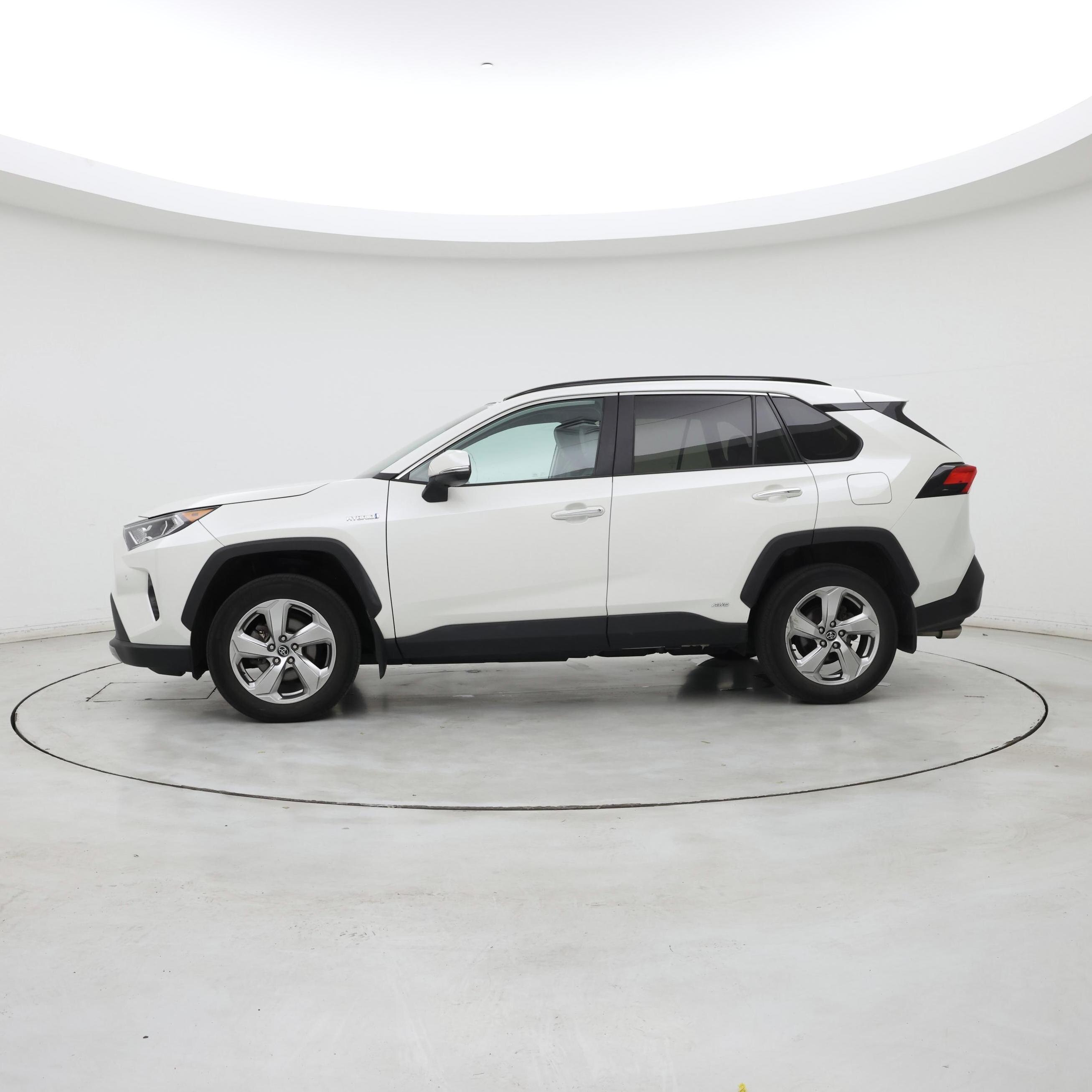 Thumbnail: 2020 Toyota RAV4 - 3
