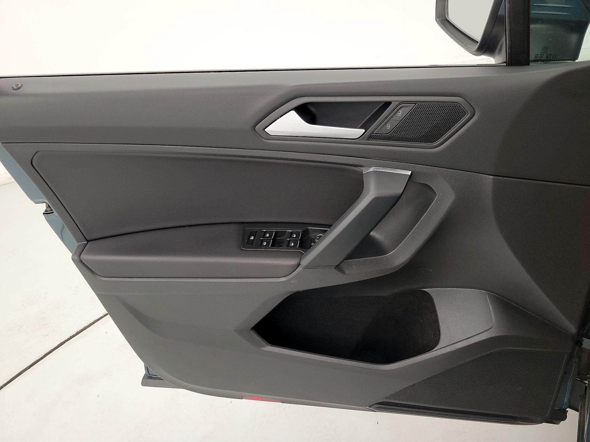 Thumbnail: 2019 Volkswagen Tiguan - 12