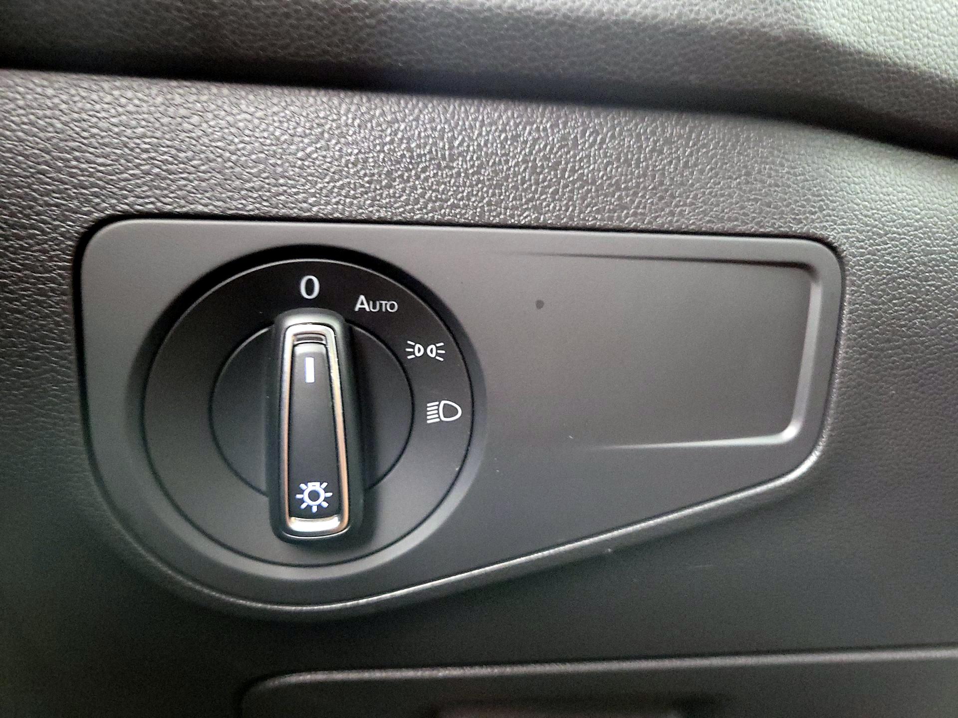 Thumbnail: 2019 Volkswagen Tiguan - 13