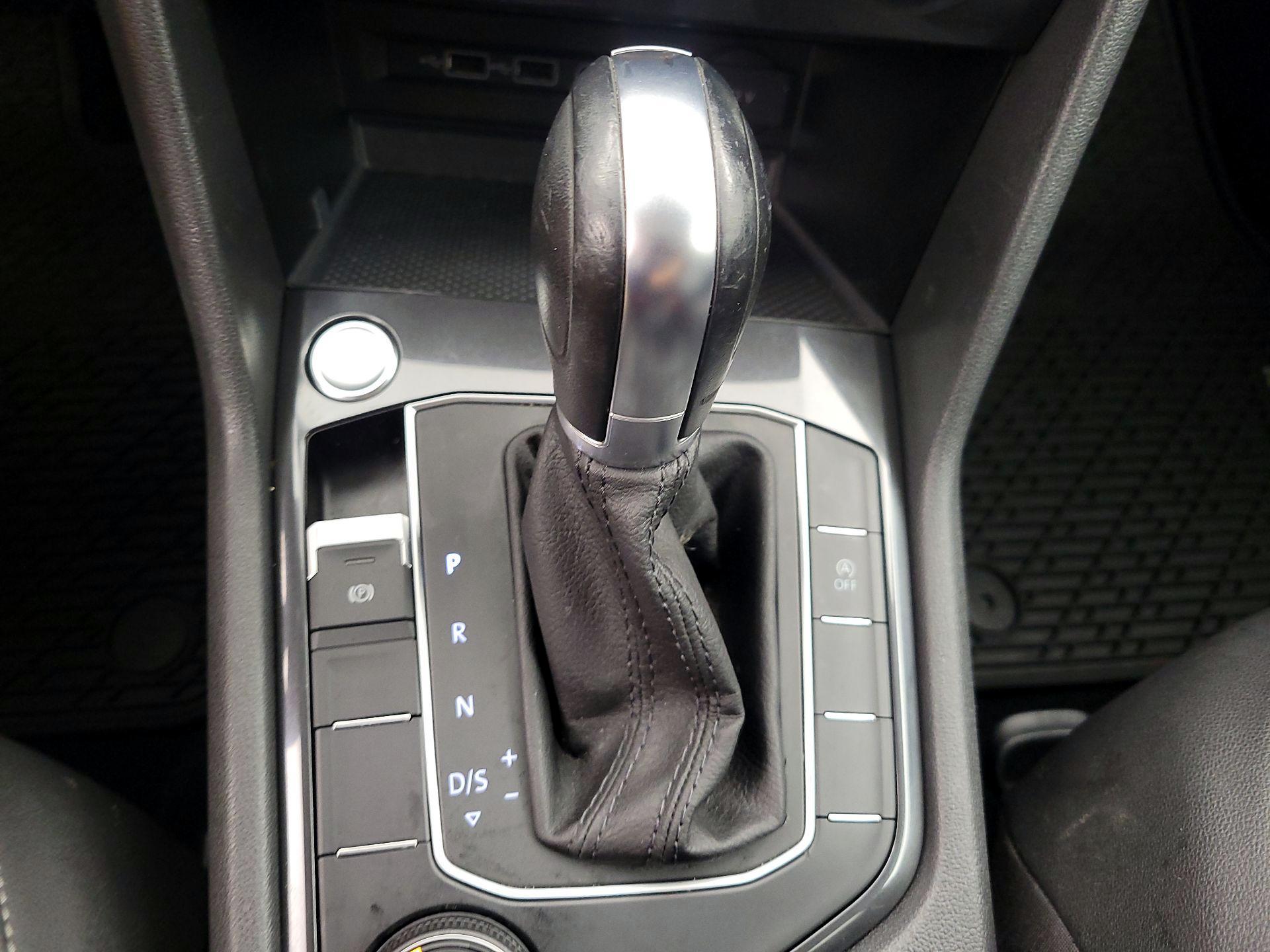 Thumbnail: 2019 Volkswagen Tiguan - 17