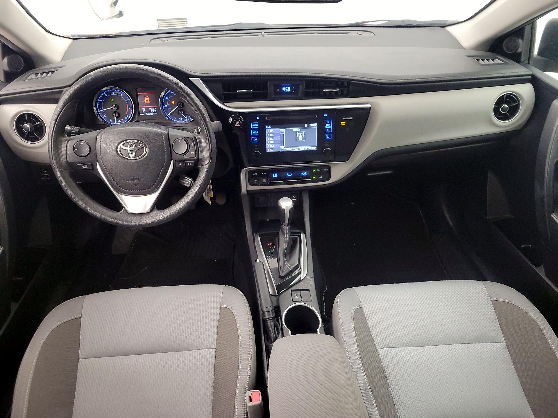 Thumbnail: 2017 Toyota Corolla - 9