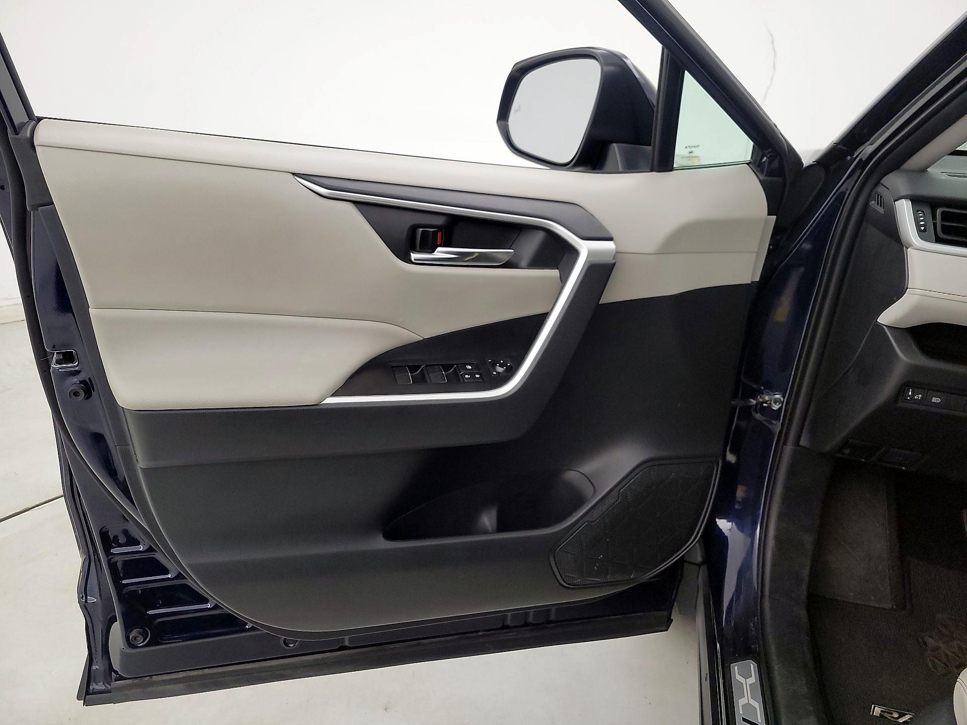 Thumbnail: 2021 Toyota RAV4 - 12