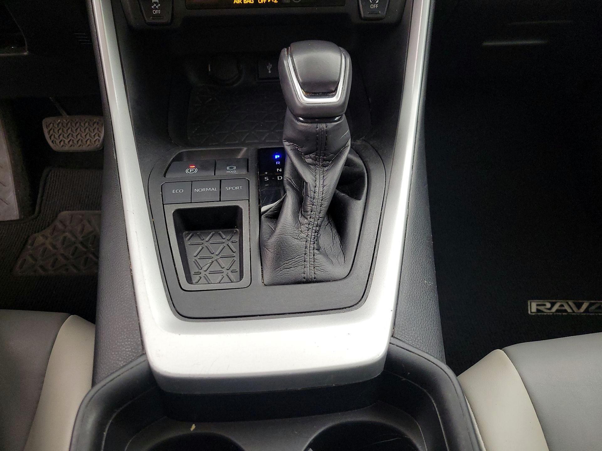 Thumbnail: 2021 Toyota RAV4 - 17