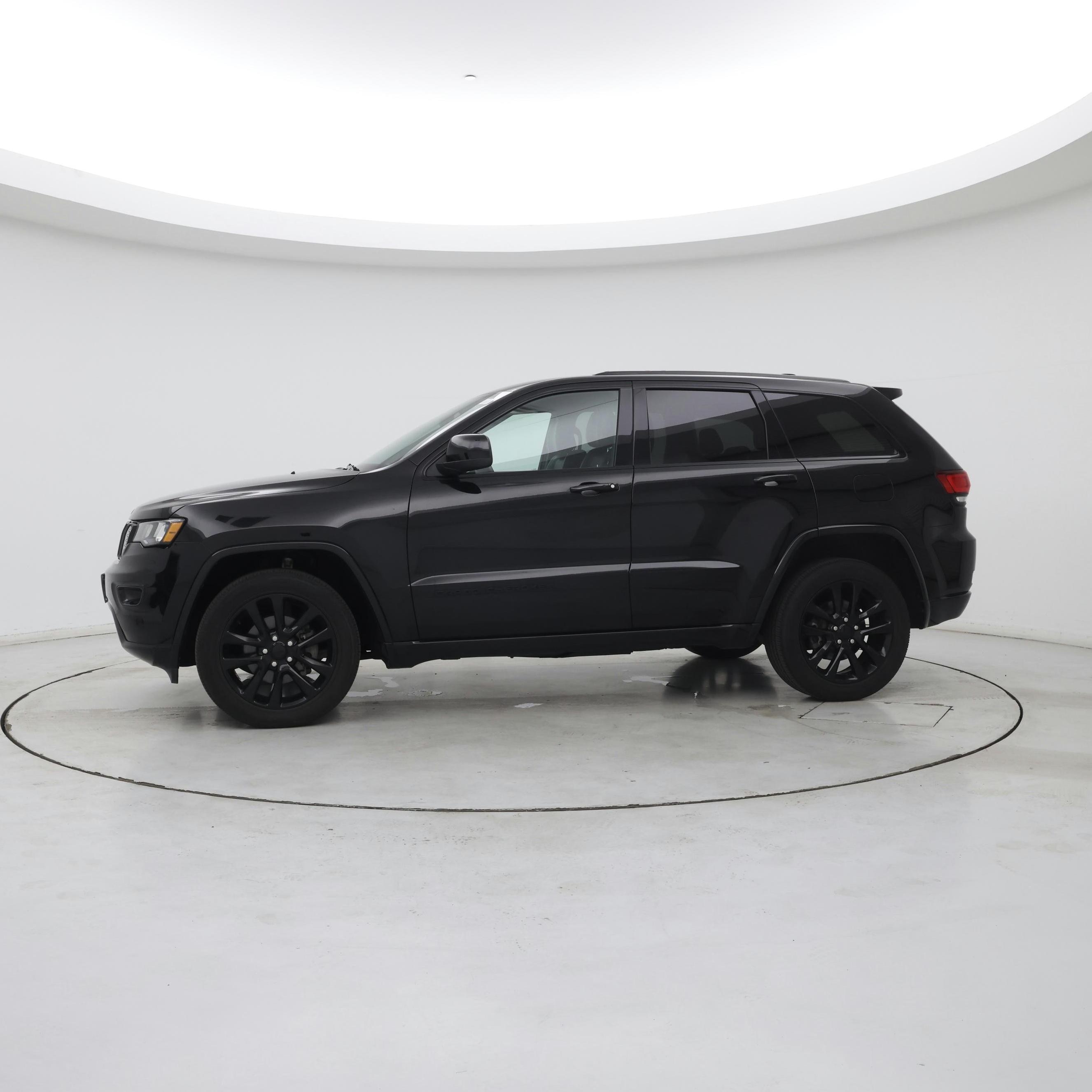 Thumbnail: 2020 Jeep Grand Cherokee - 3