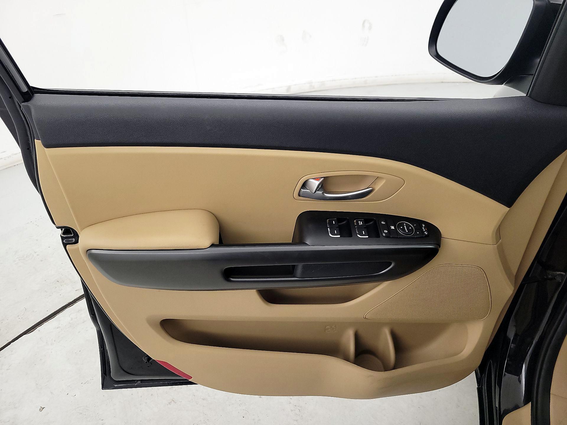 Thumbnail: 2016 Kia Sedona - 12
