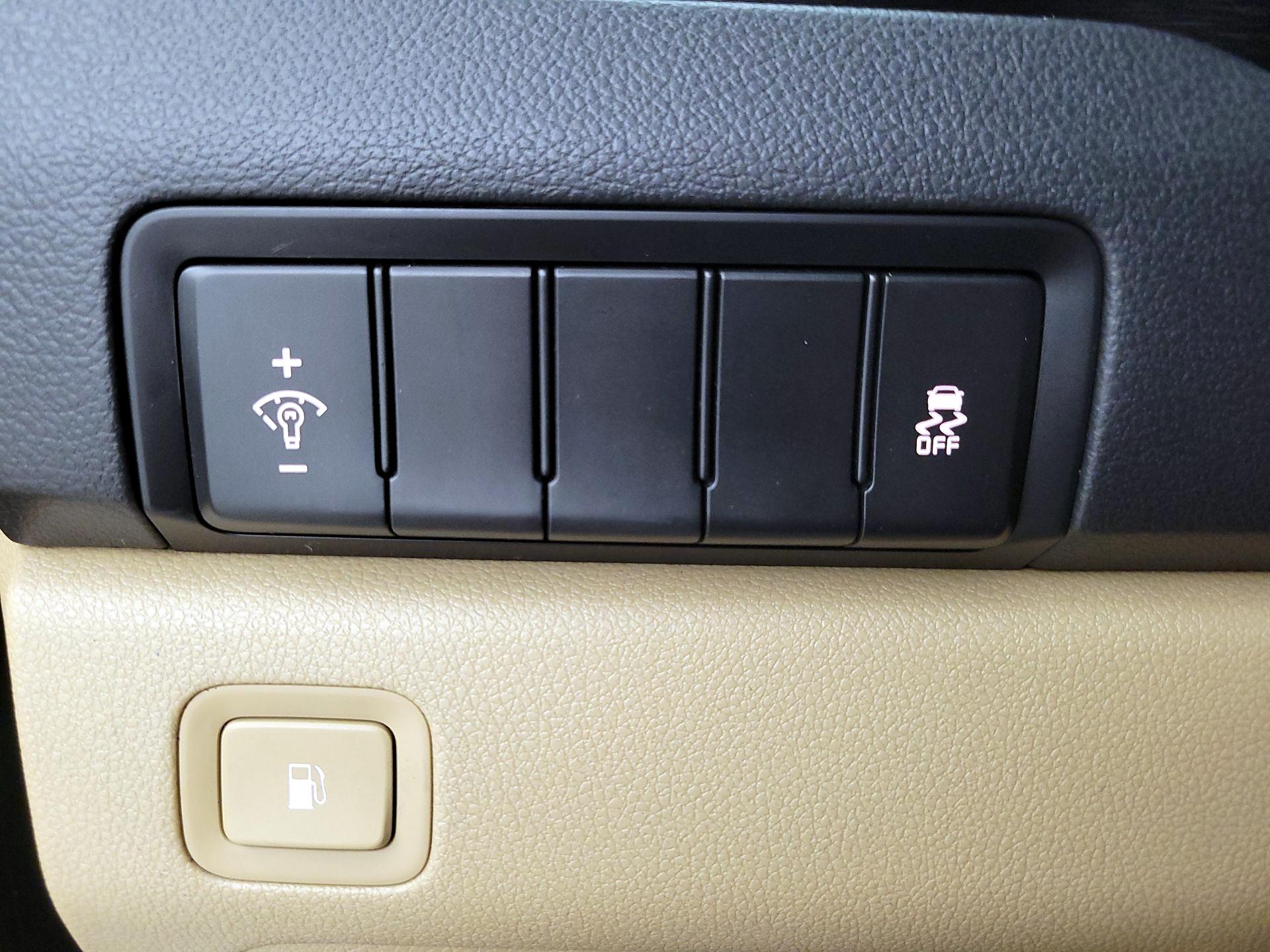 Thumbnail: 2016 Kia Sedona - 13