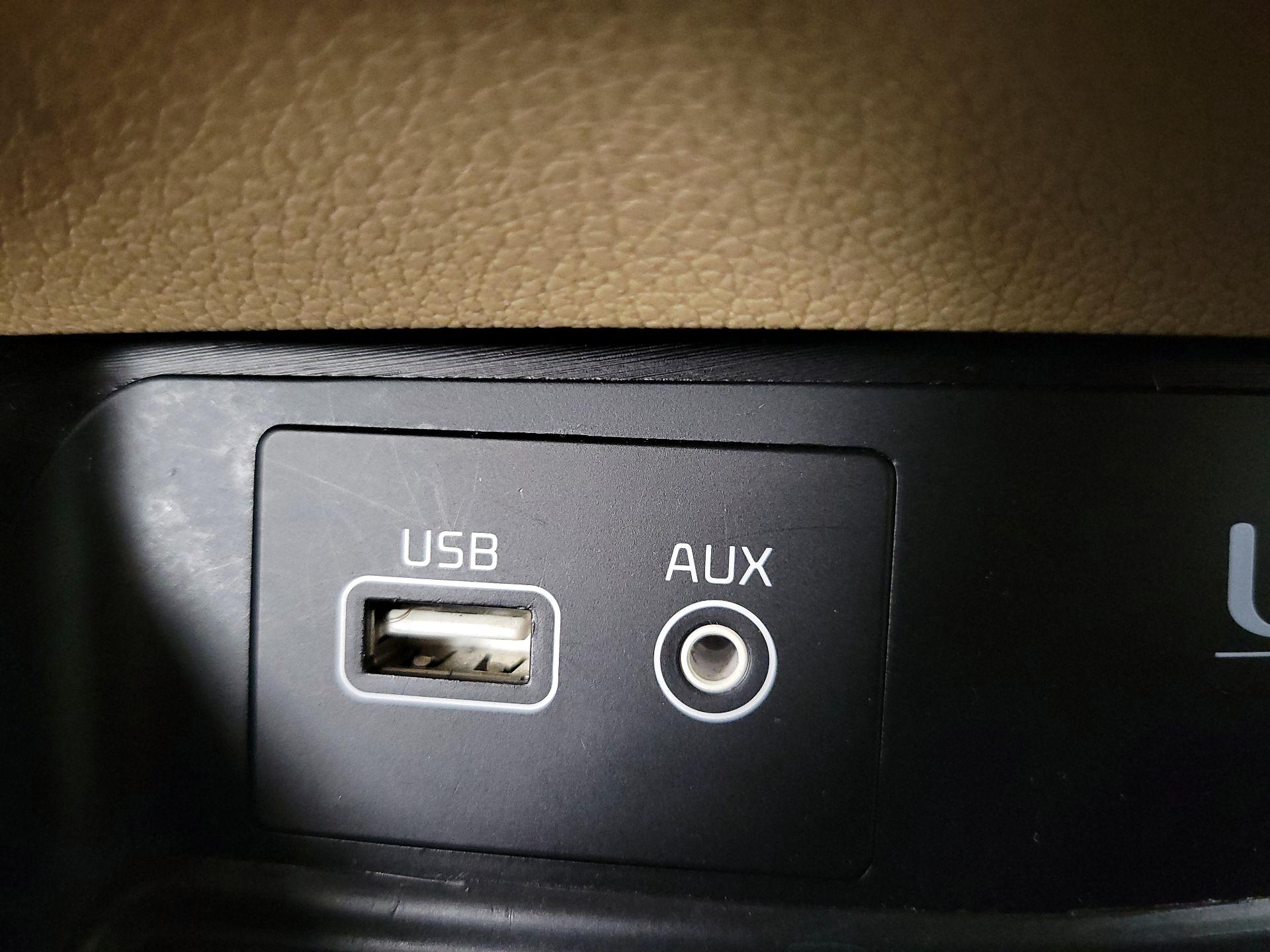 Thumbnail: 2016 Kia Sedona - 18