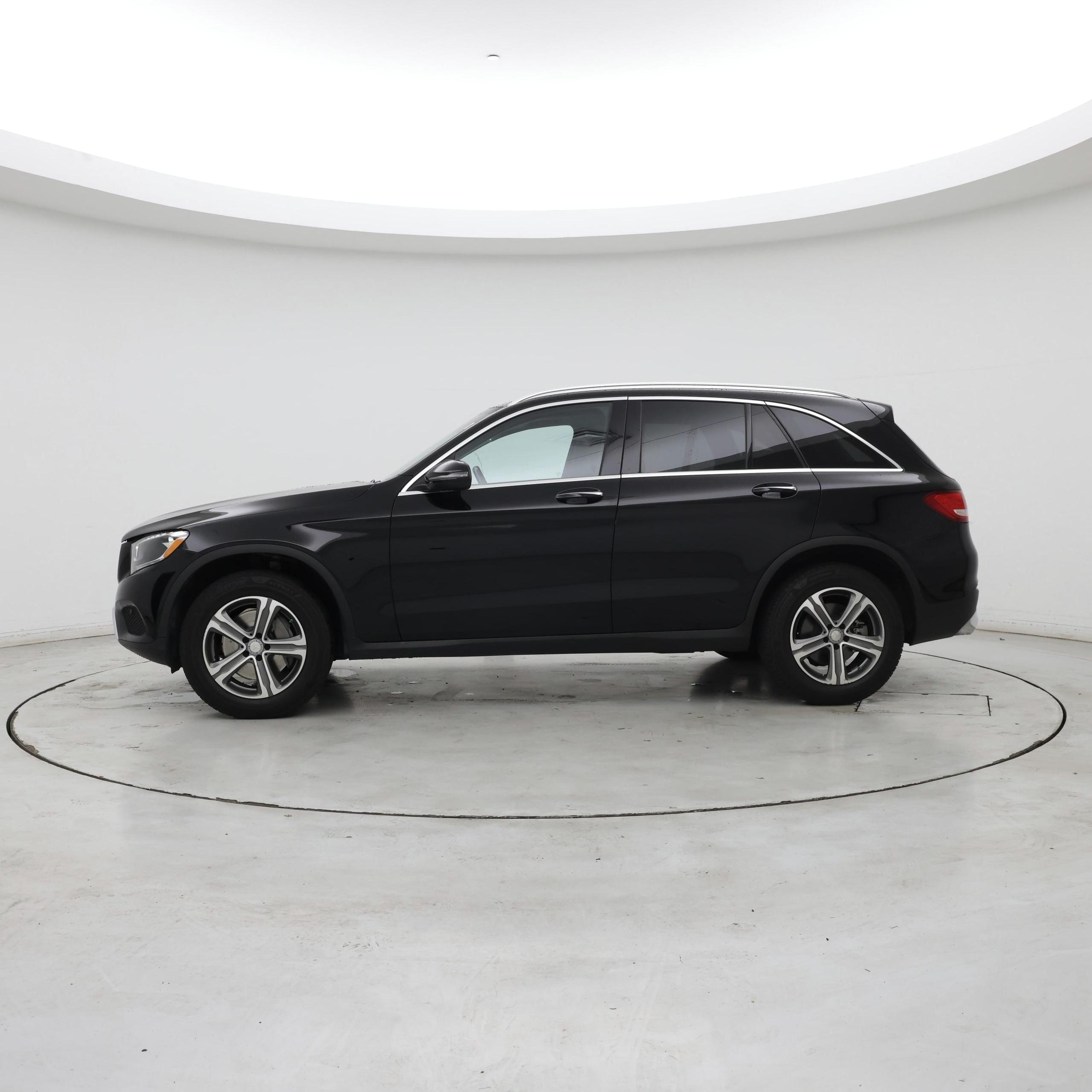 Thumbnail: 2017 Mercedes-Benz GLC - 3