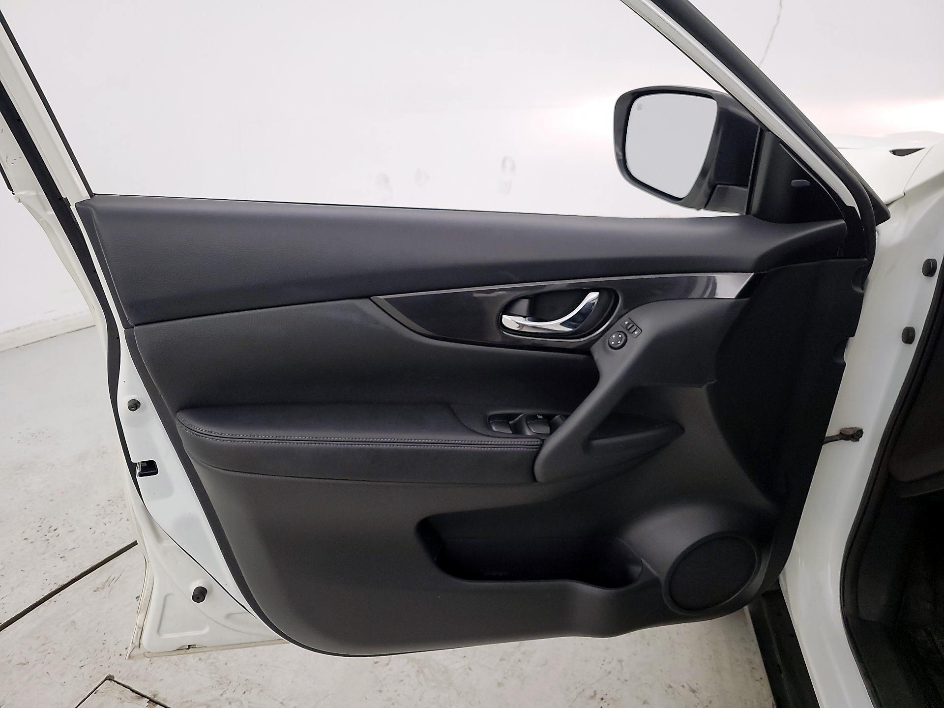 Thumbnail: 2017 Nissan Rogue - 12