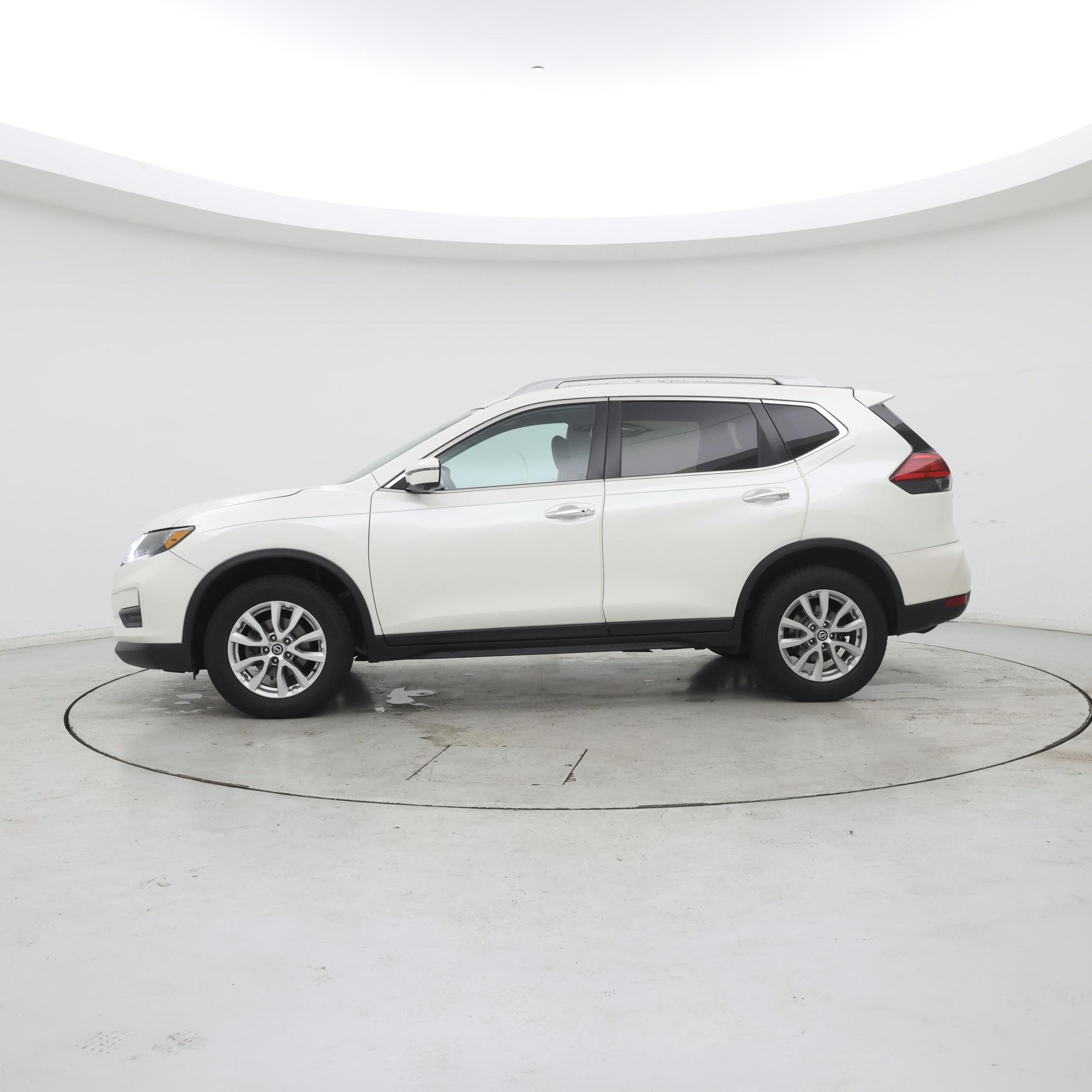 Thumbnail: 2017 Nissan Rogue - 3