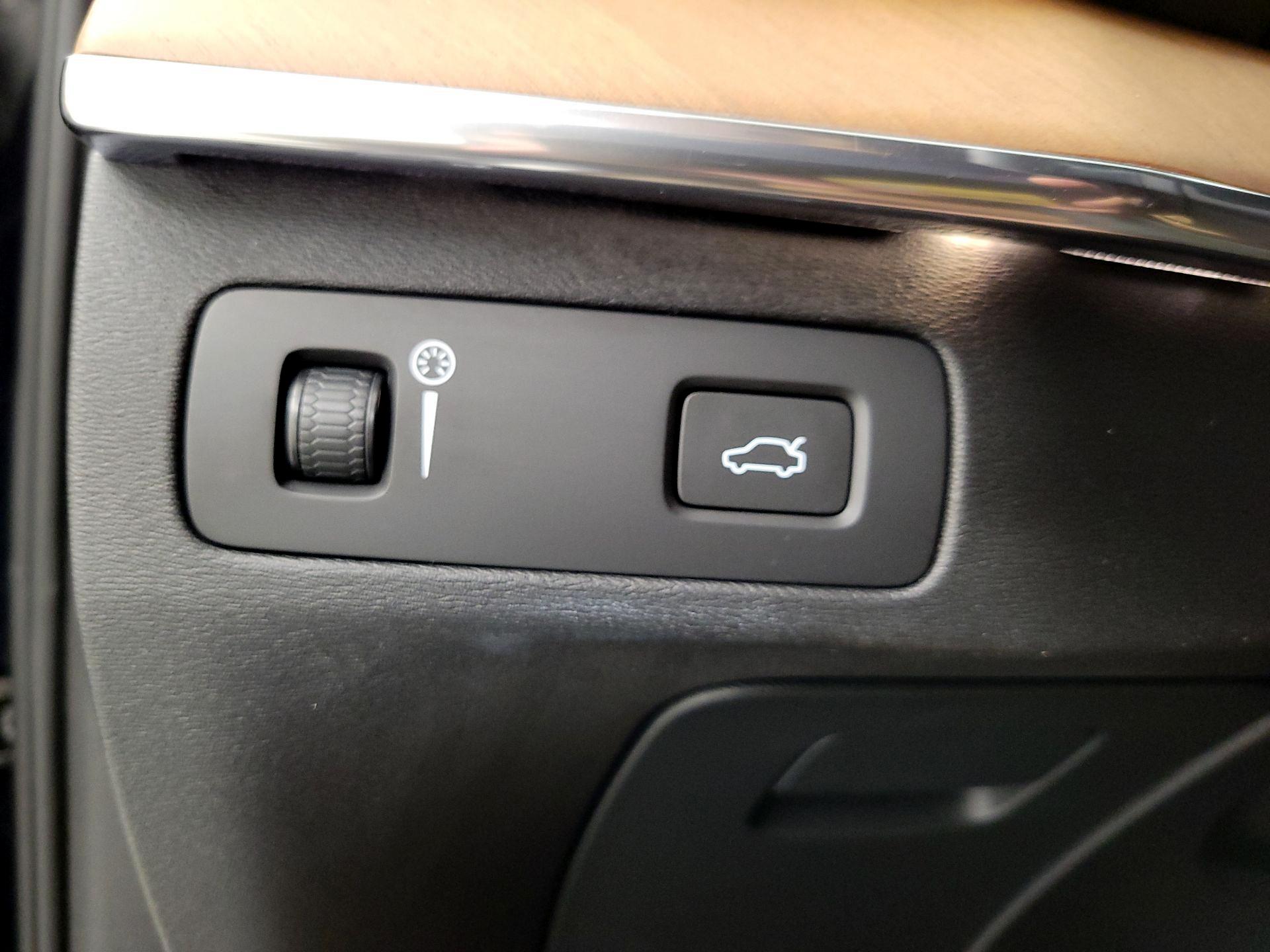 Thumbnail: 2017 Volvo XC90 - 13