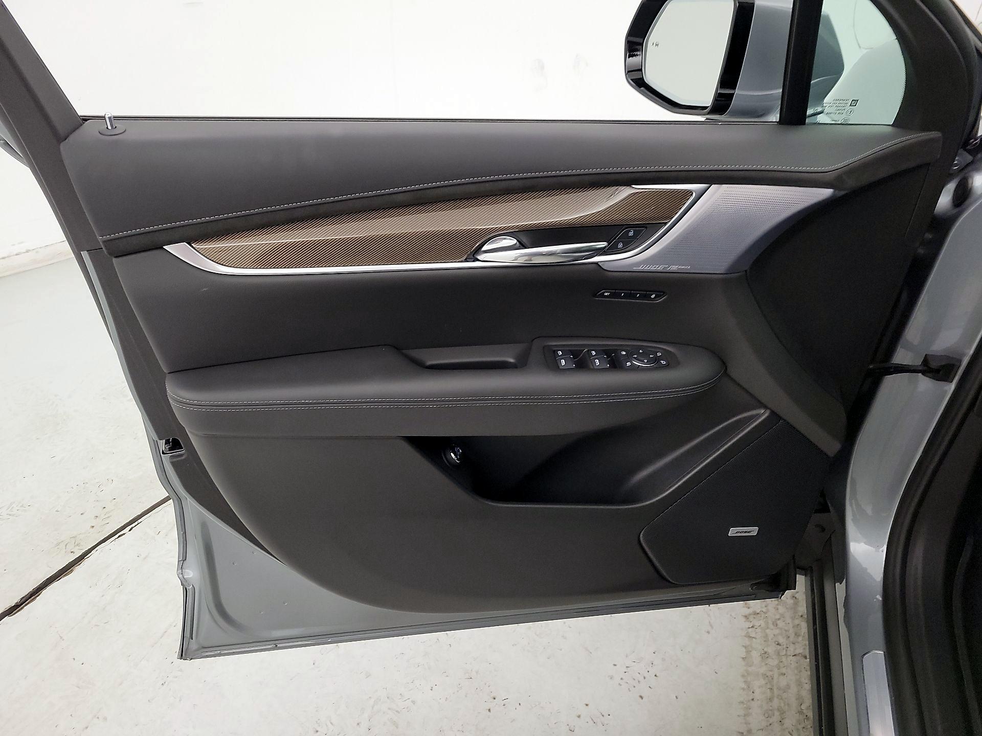 Thumbnail: 2020 Cadillac XT6 - 12