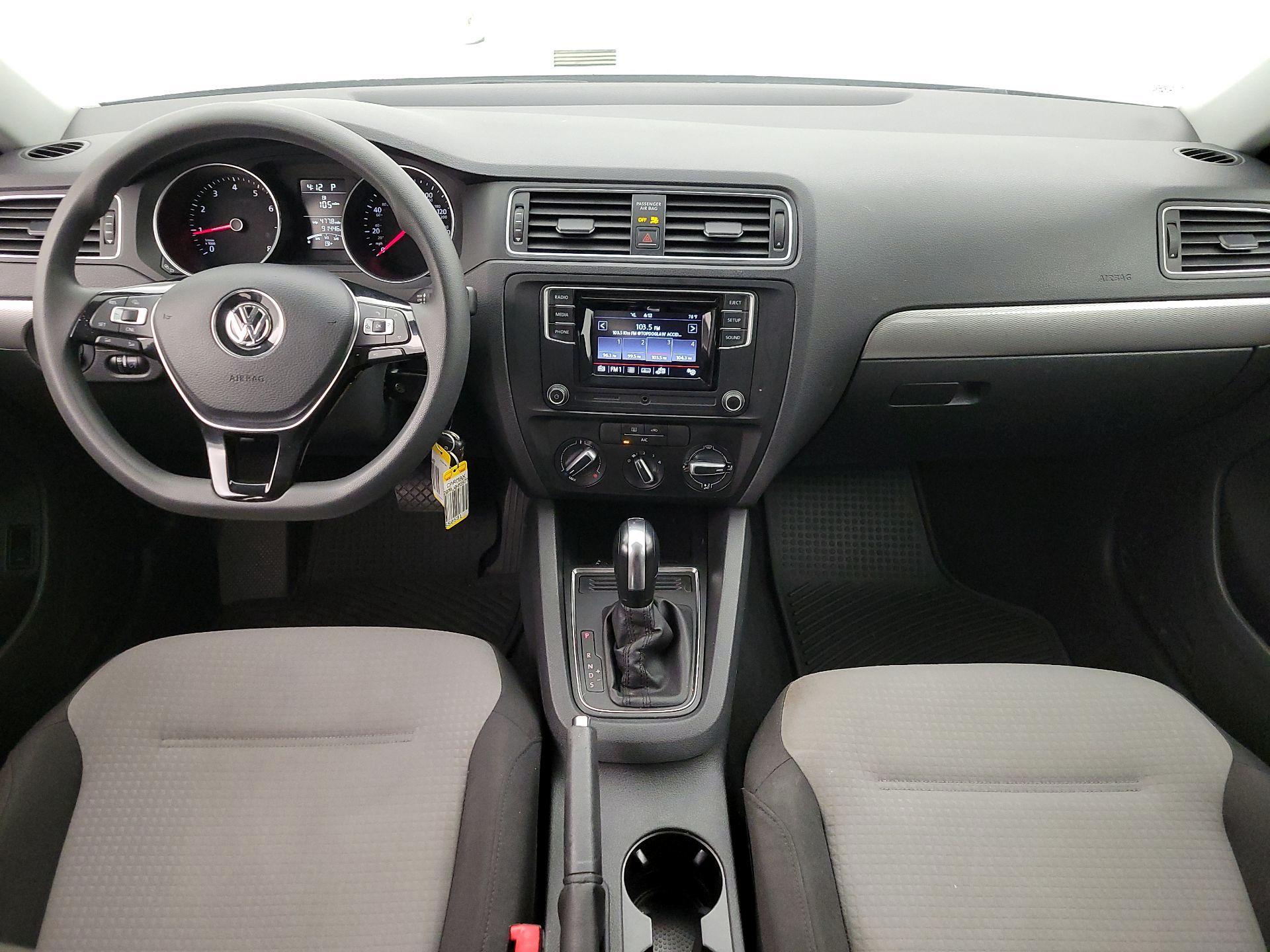 Thumbnail: 2017 Volkswagen Jetta - 9